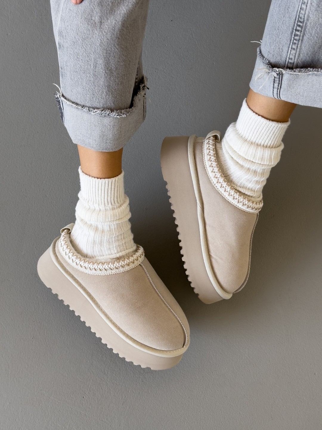 Сноубутси з вишивкою бежеві