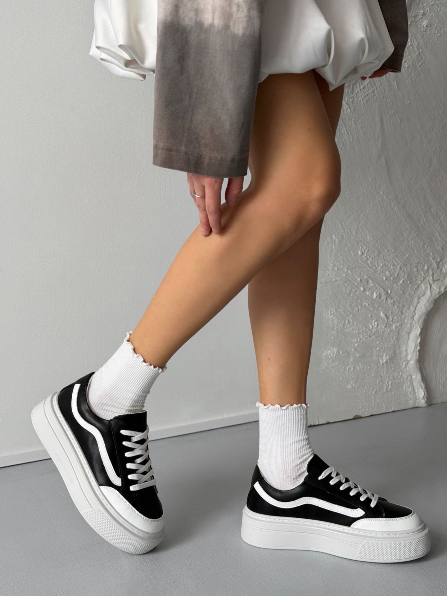 Кеди з білою вставкою чорні