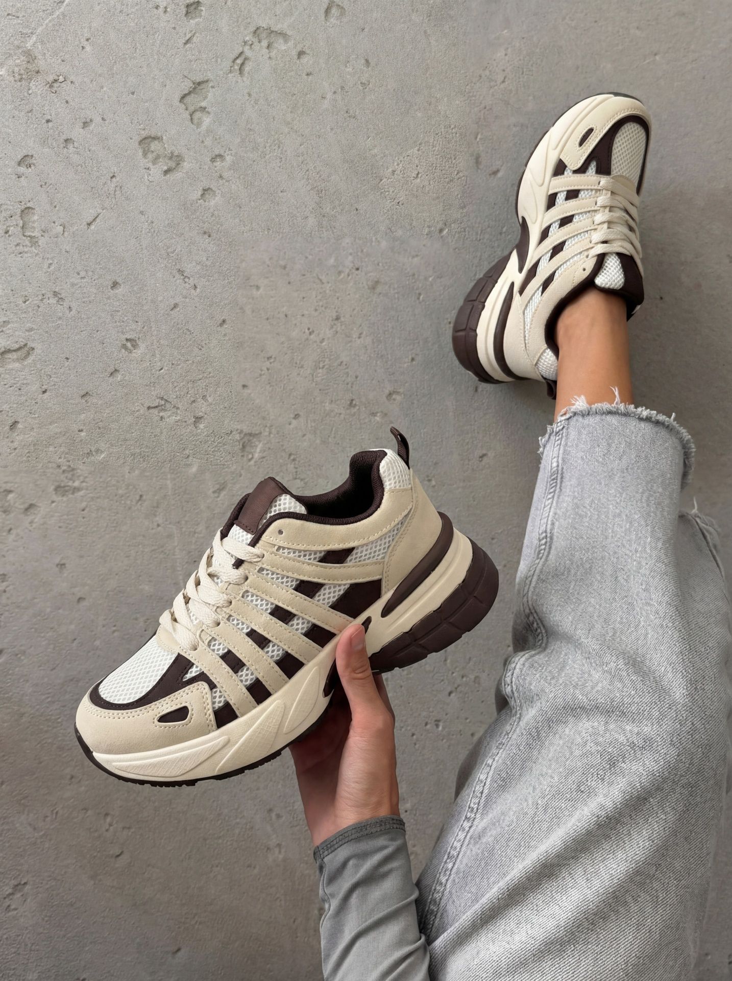 Кросівки повсякденні бежево-брунатні