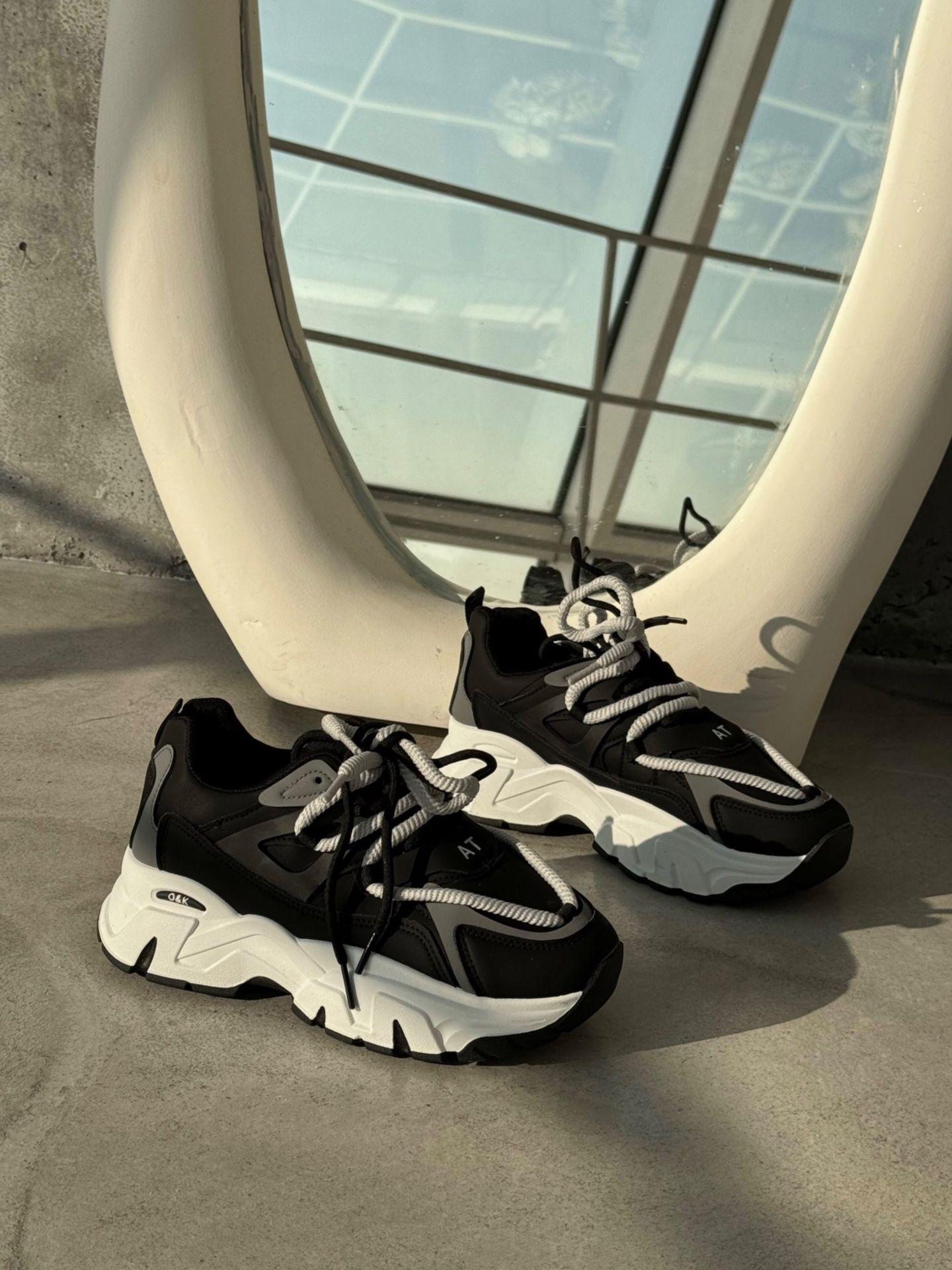 Кросівки Charlotte black-white