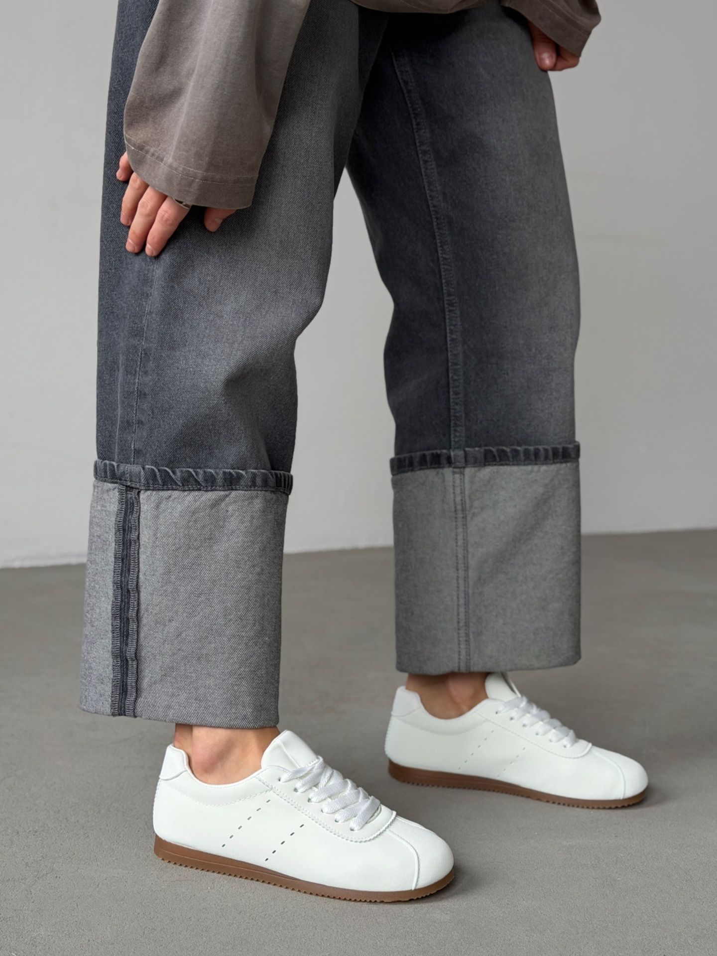 Кеди лаконічні білі