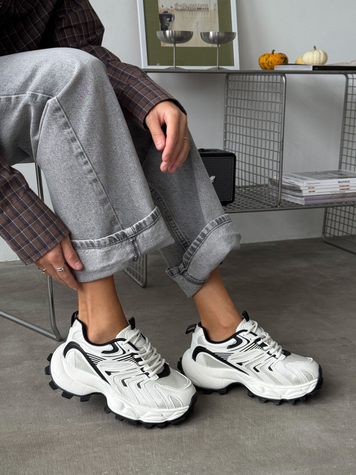 Кросівки на високій підошві білі