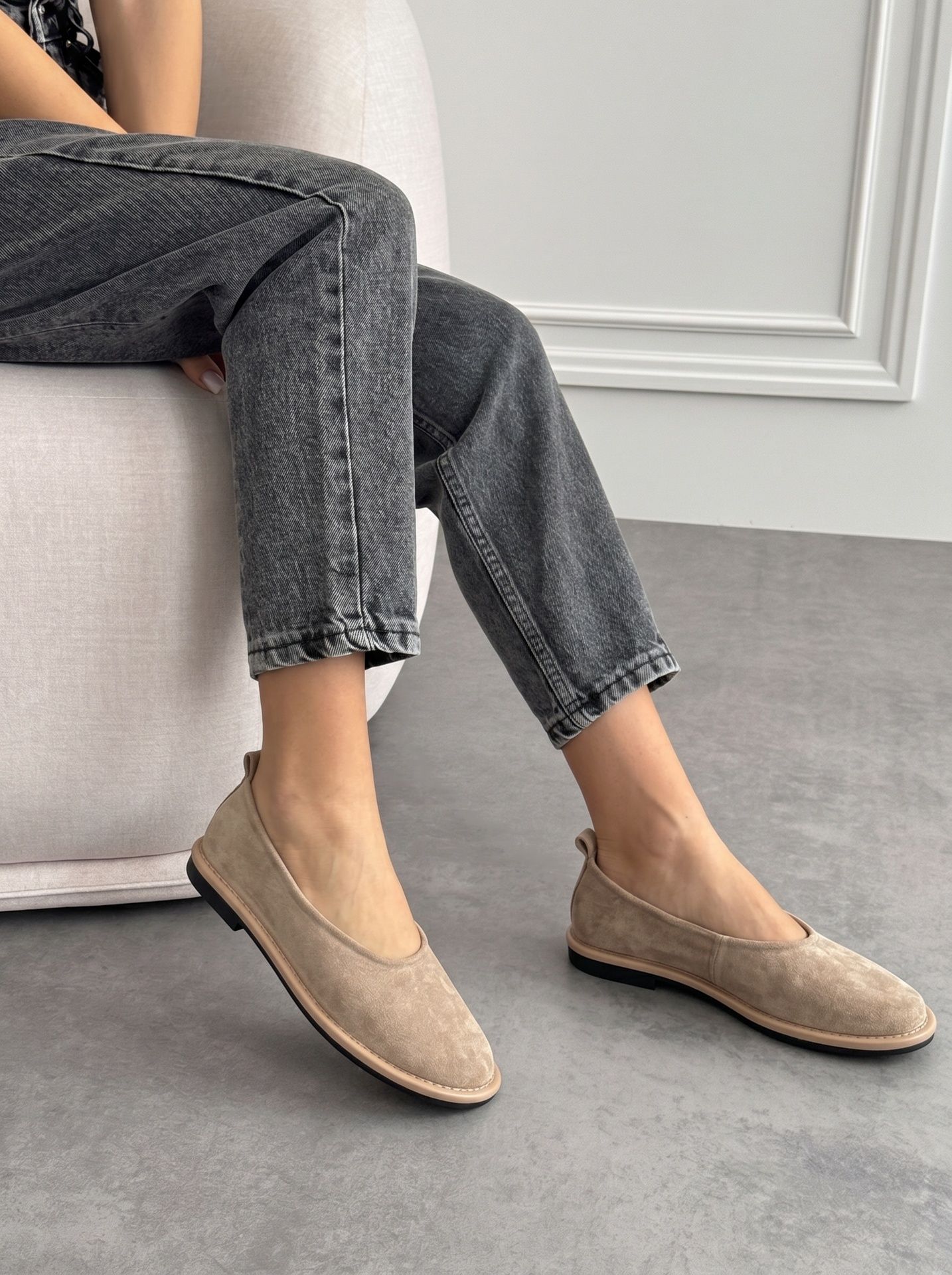 Балетки на тонкій підошві темно-бежеві