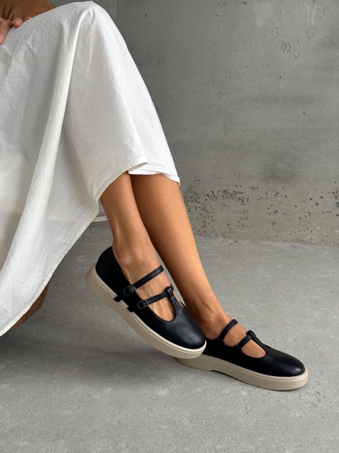 Балетки з ремінцями чорні