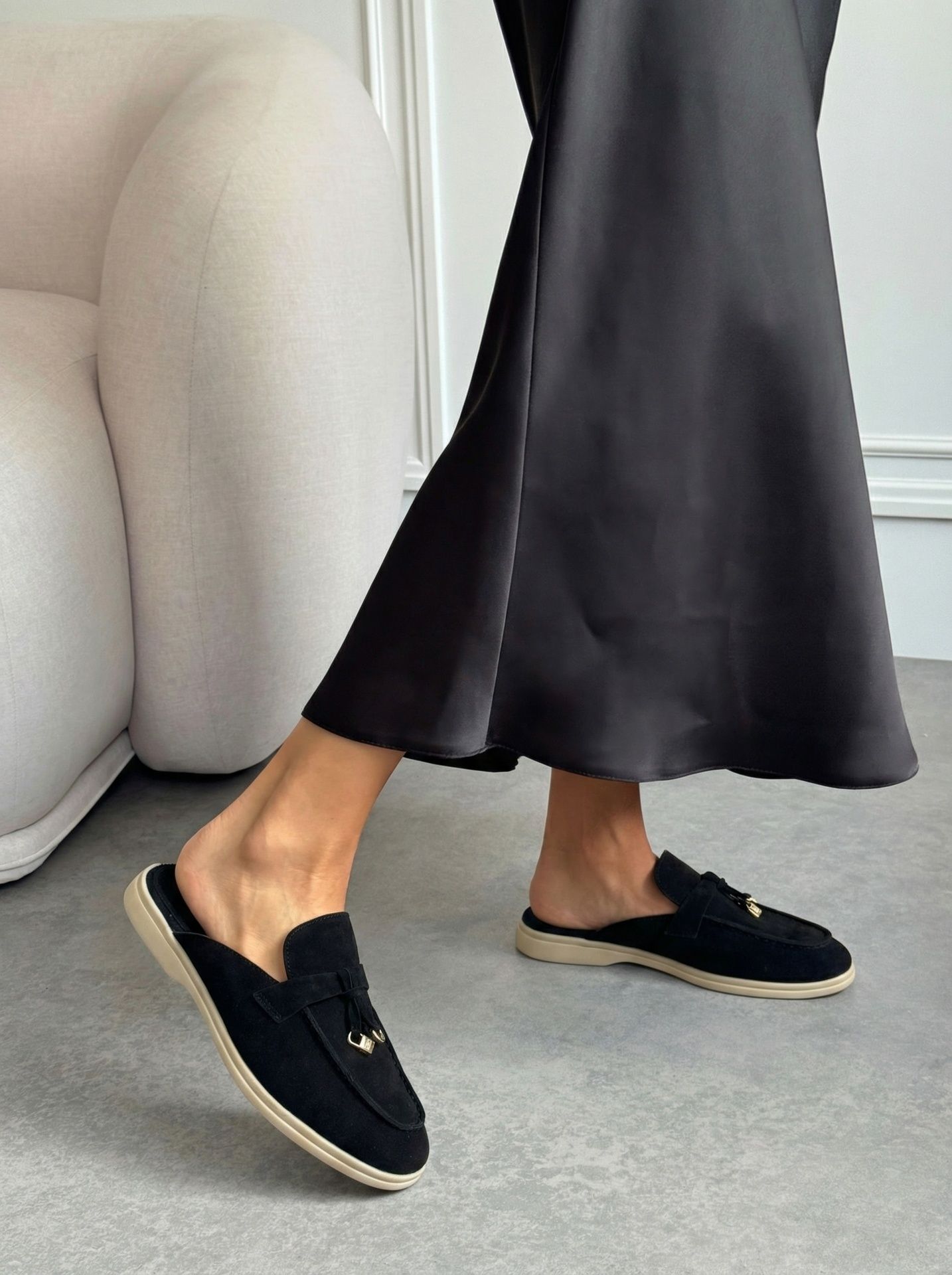 Мюлі з декоративною фурнітурою чорні