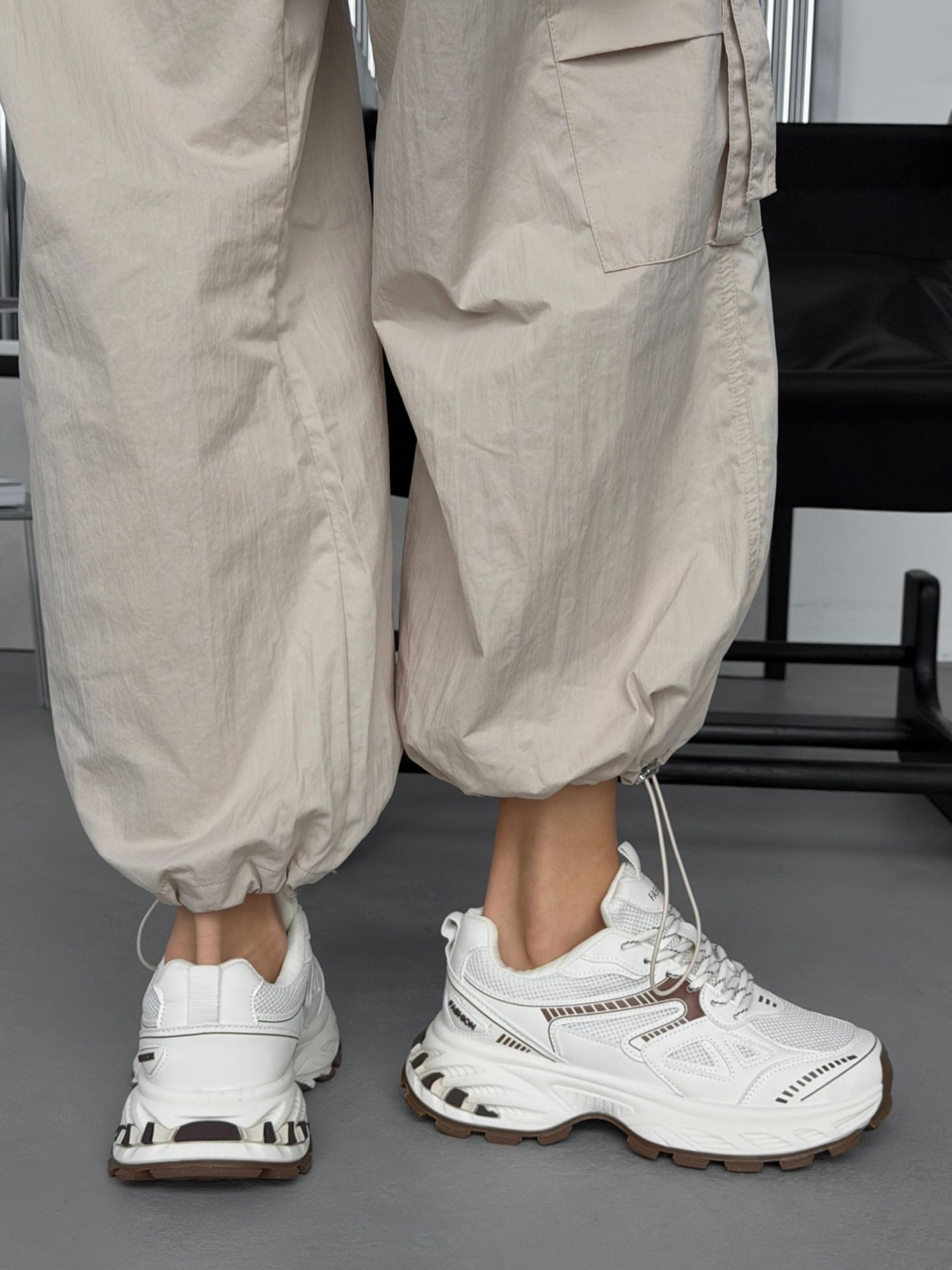 Кросівки масивні молочні