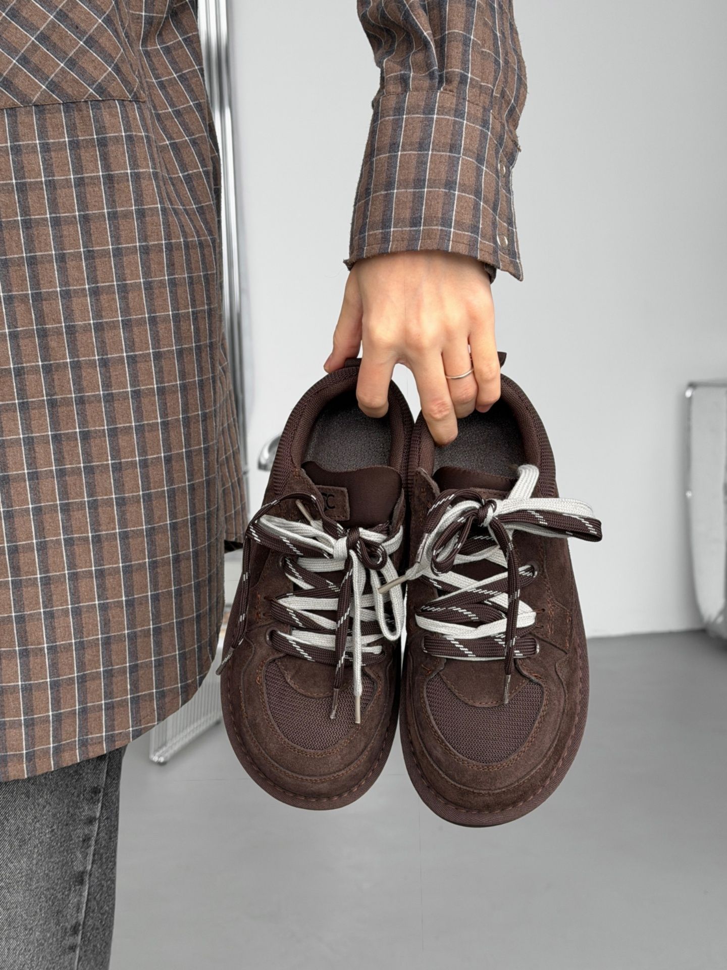 Кеди із подвійними шнурівками темно-брунатні