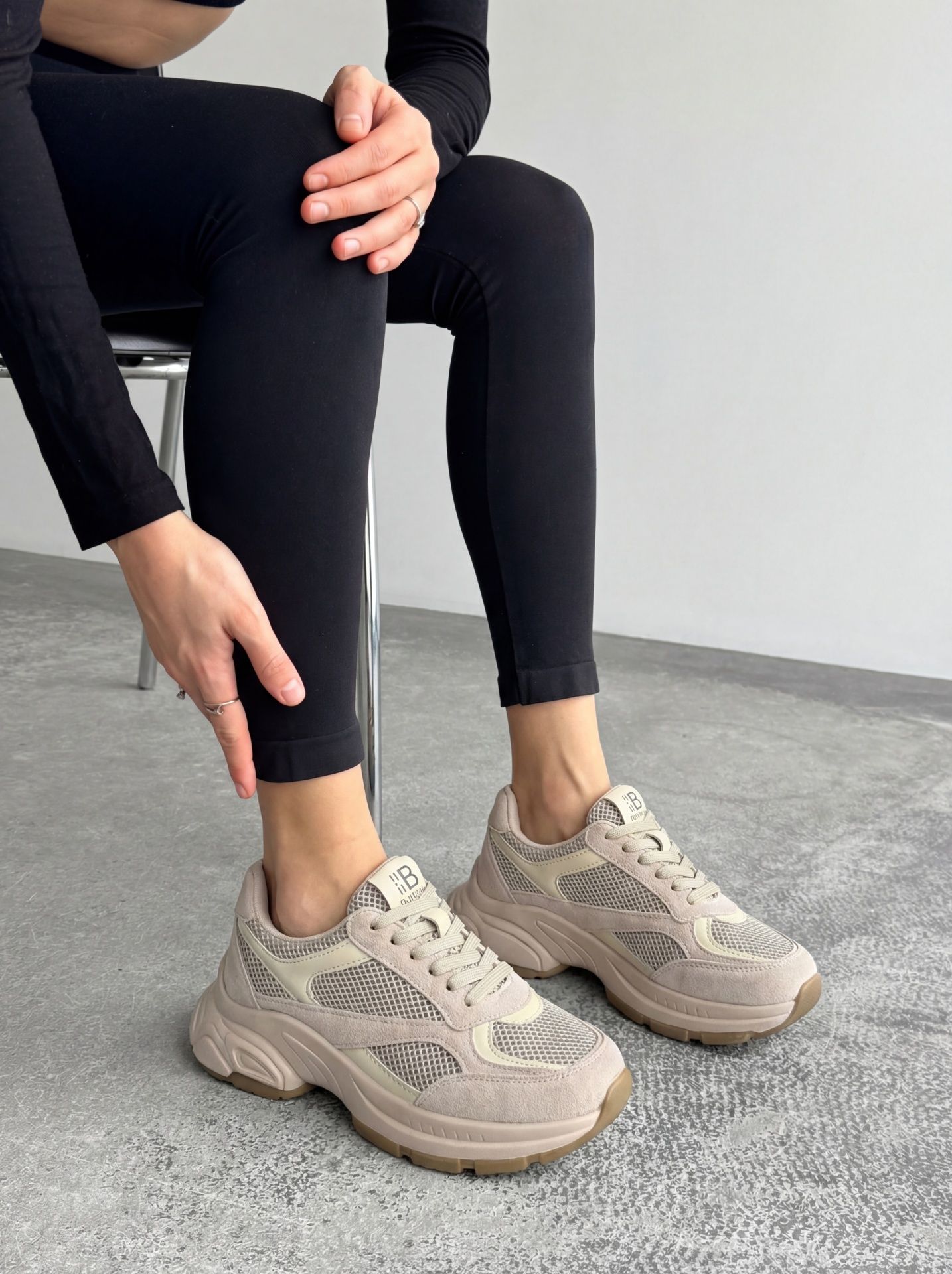 Кросівки на платформі бежеві