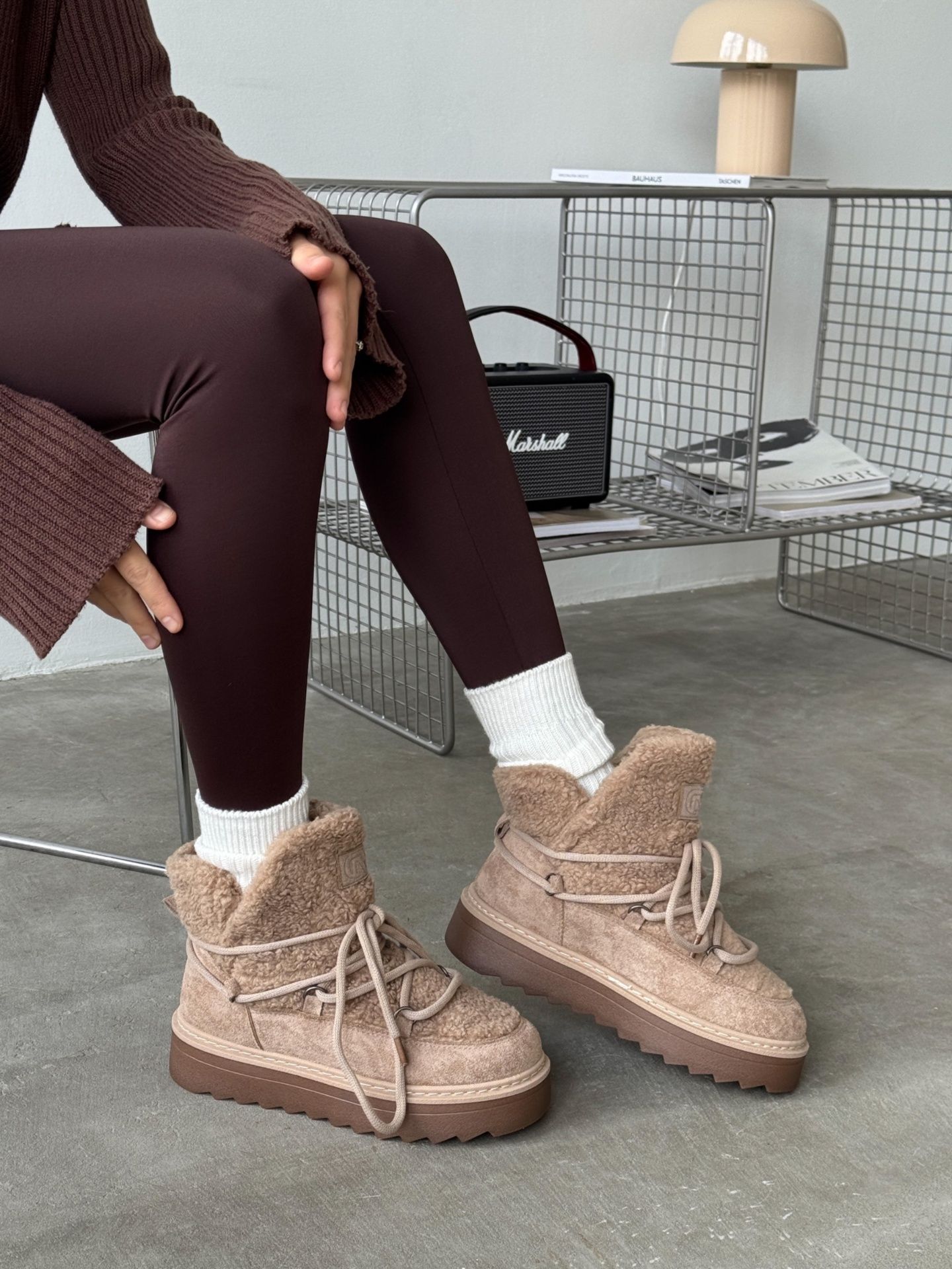 Сноубутси із зав'язками хакі