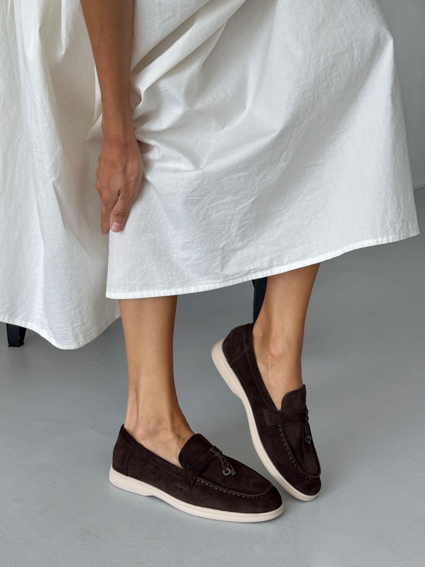 Лофери з оздобленням темно-брунатні