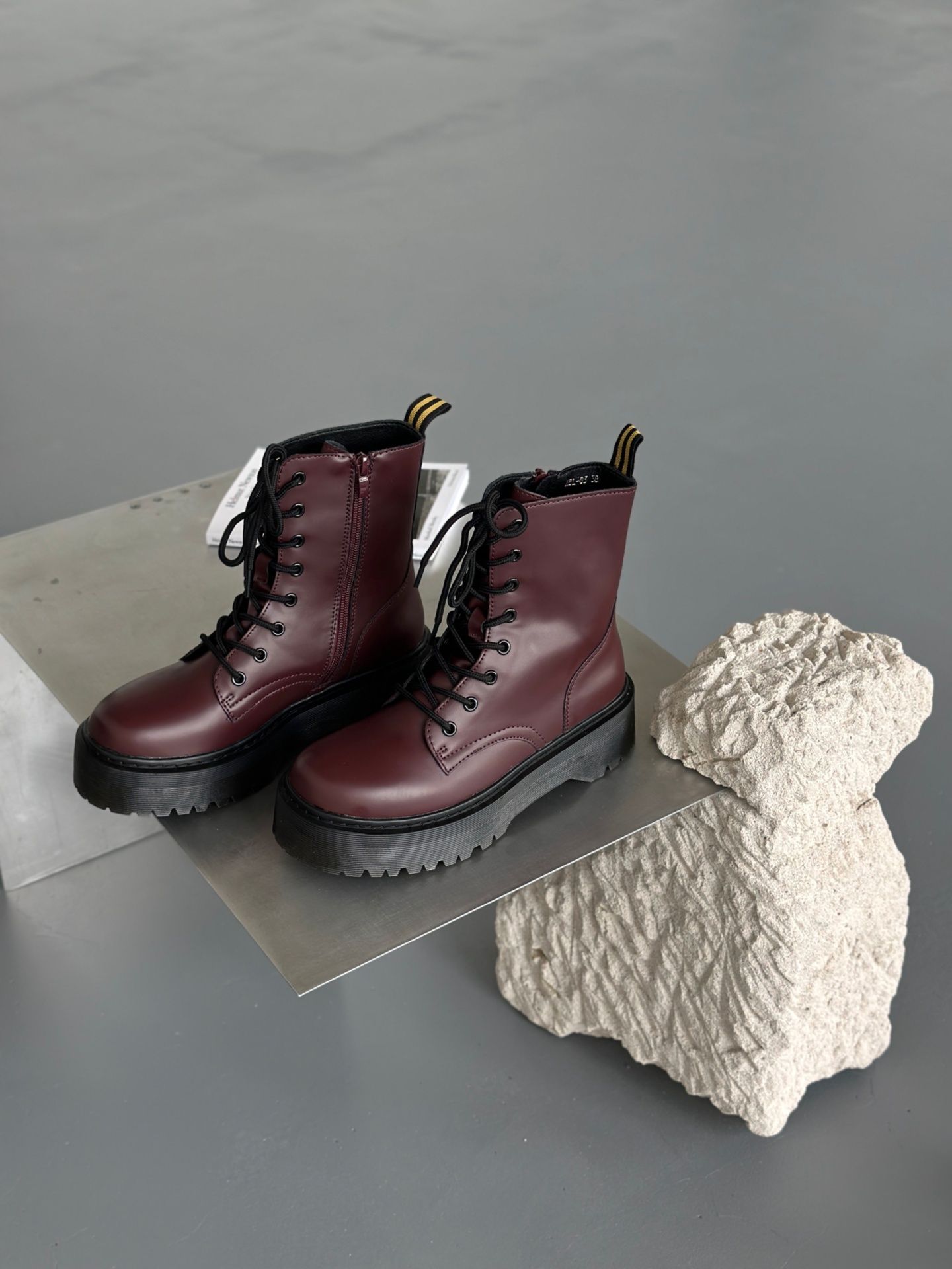 Черевики в стилі бренду вишневі