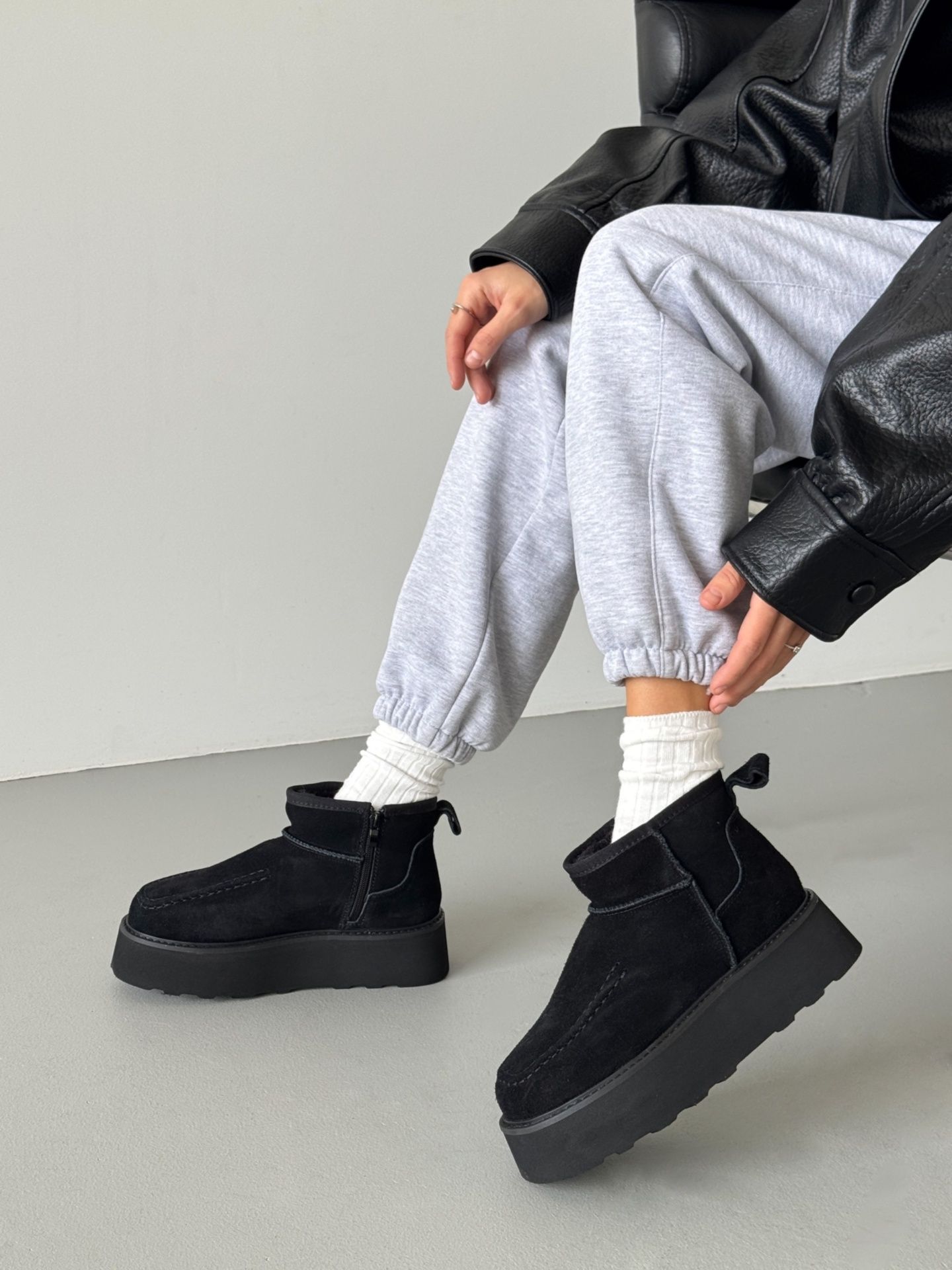 Сноубутси із замочком чорні