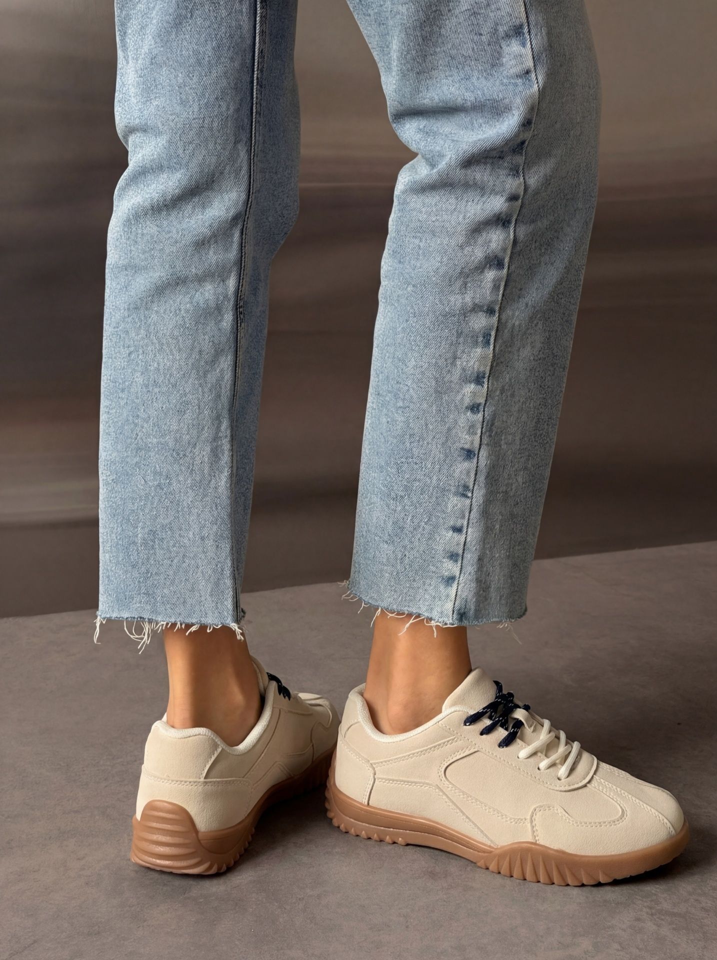 Кеди із акцентними шнурівками бежеві