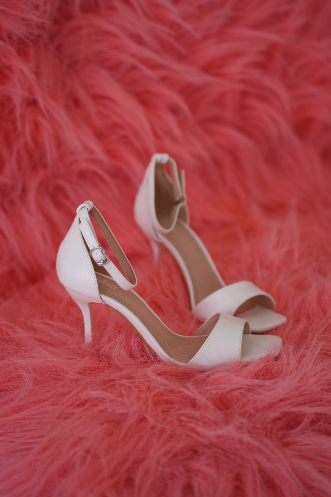 Босоніжки Lucia білі