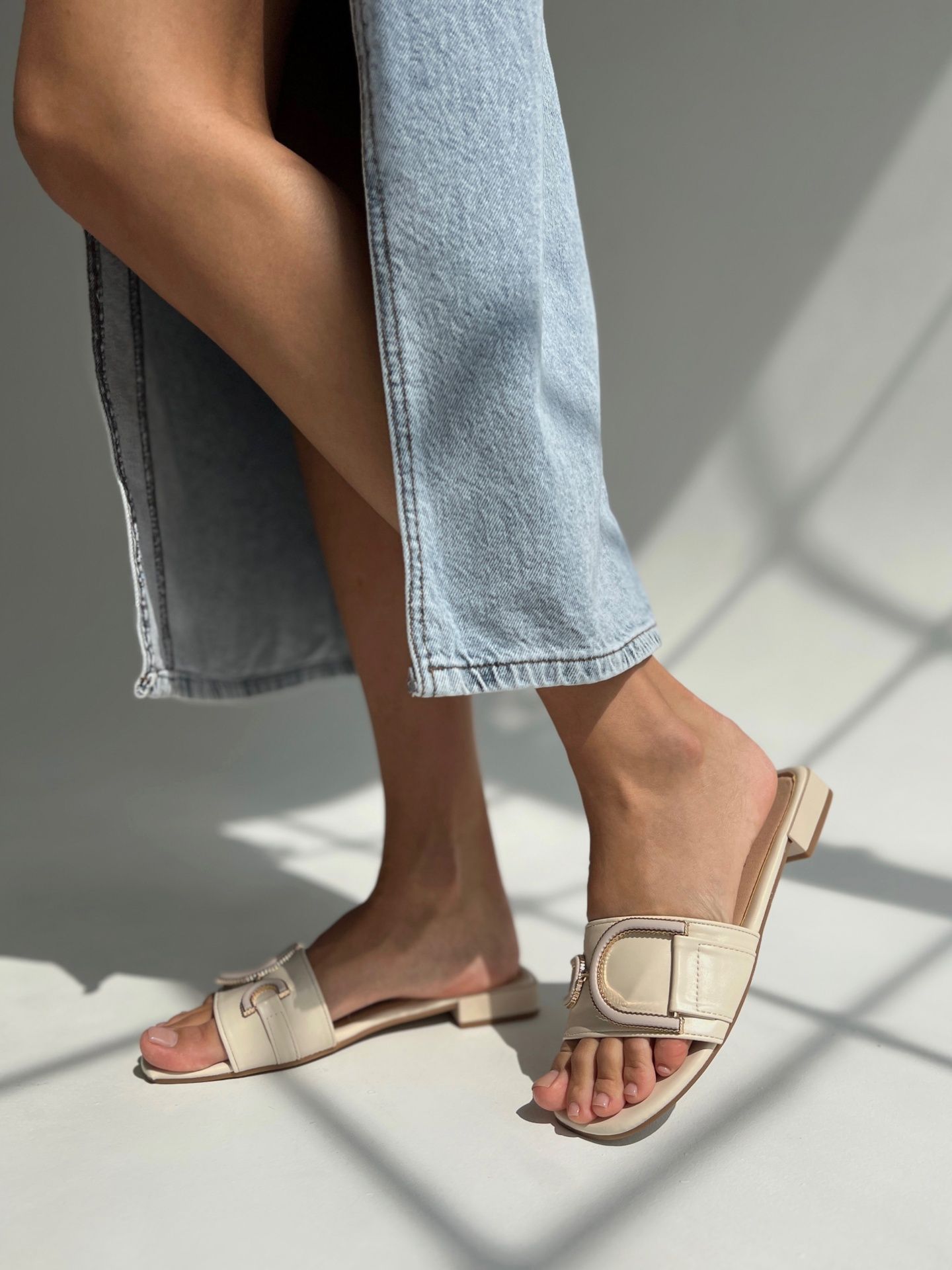 Шльопанці Prism бежеві