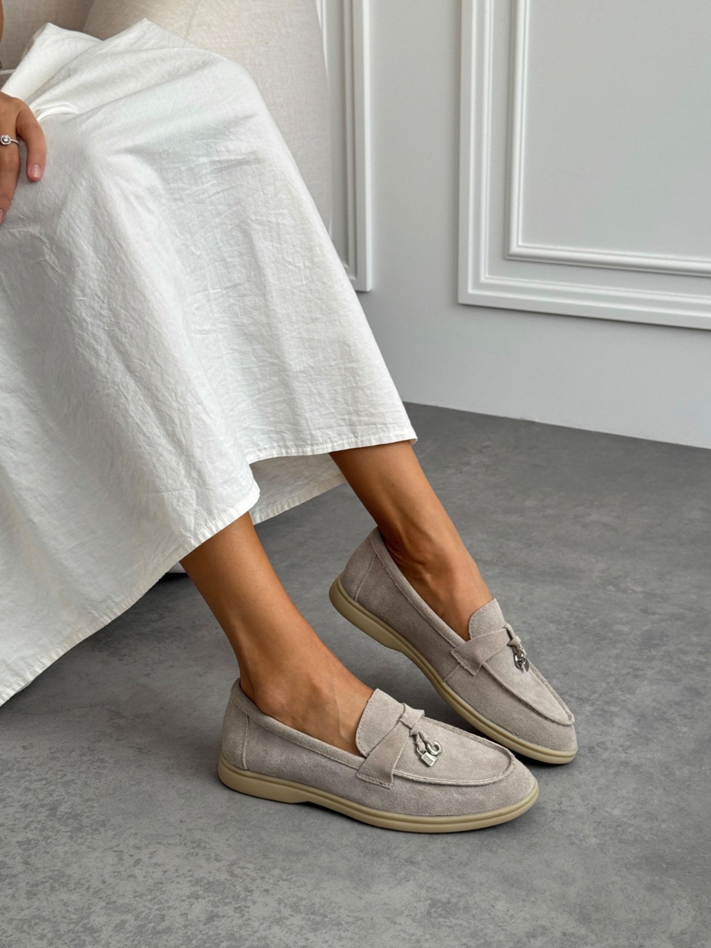 Лофери з оздобленням сірі