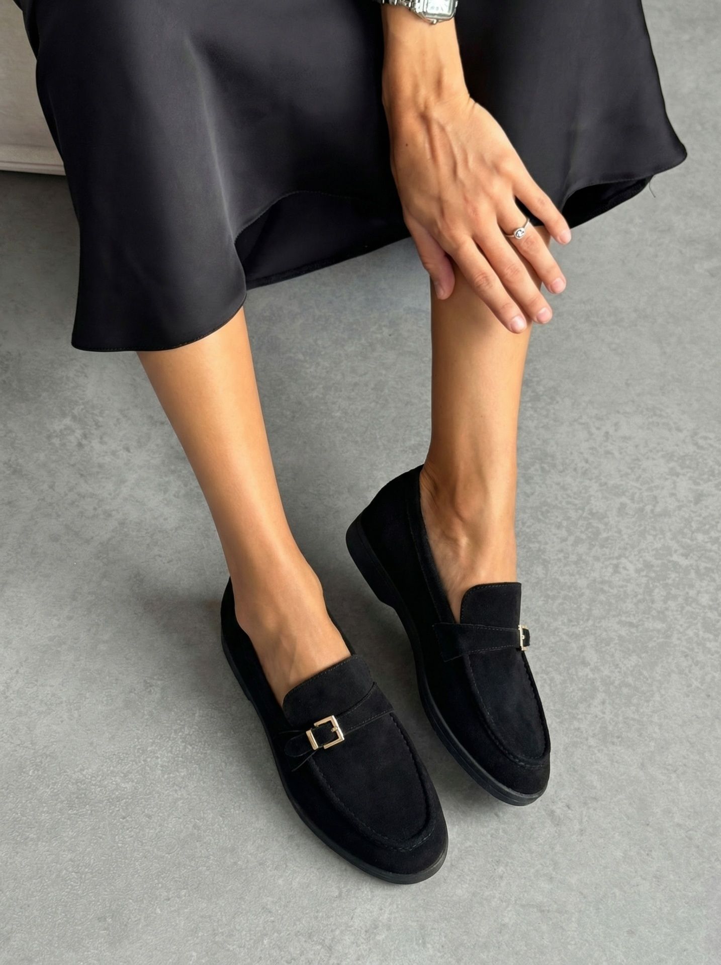 Лофери з декоративним ремінцем чорні