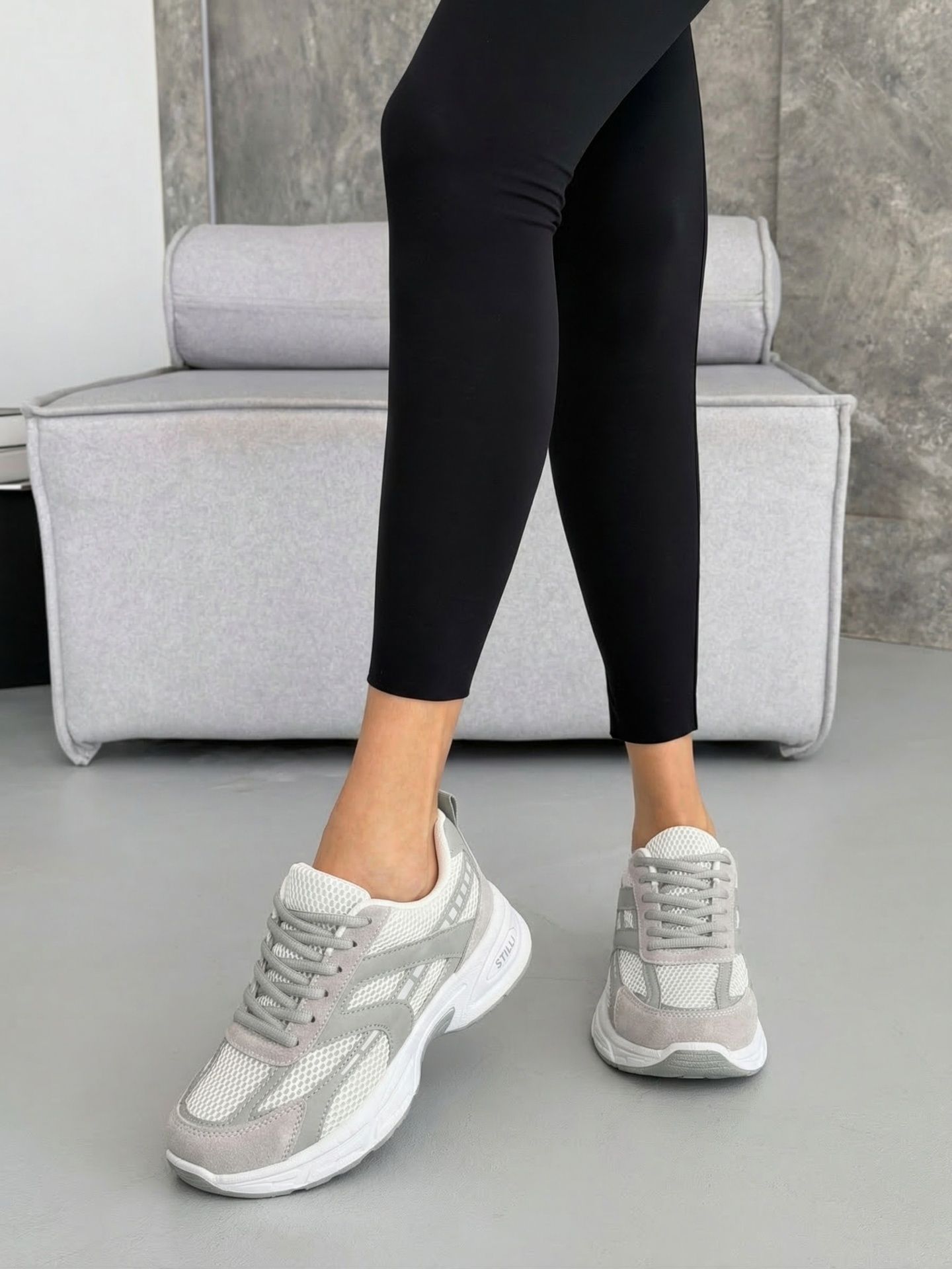 Кросівки із сітчастими вставками білі