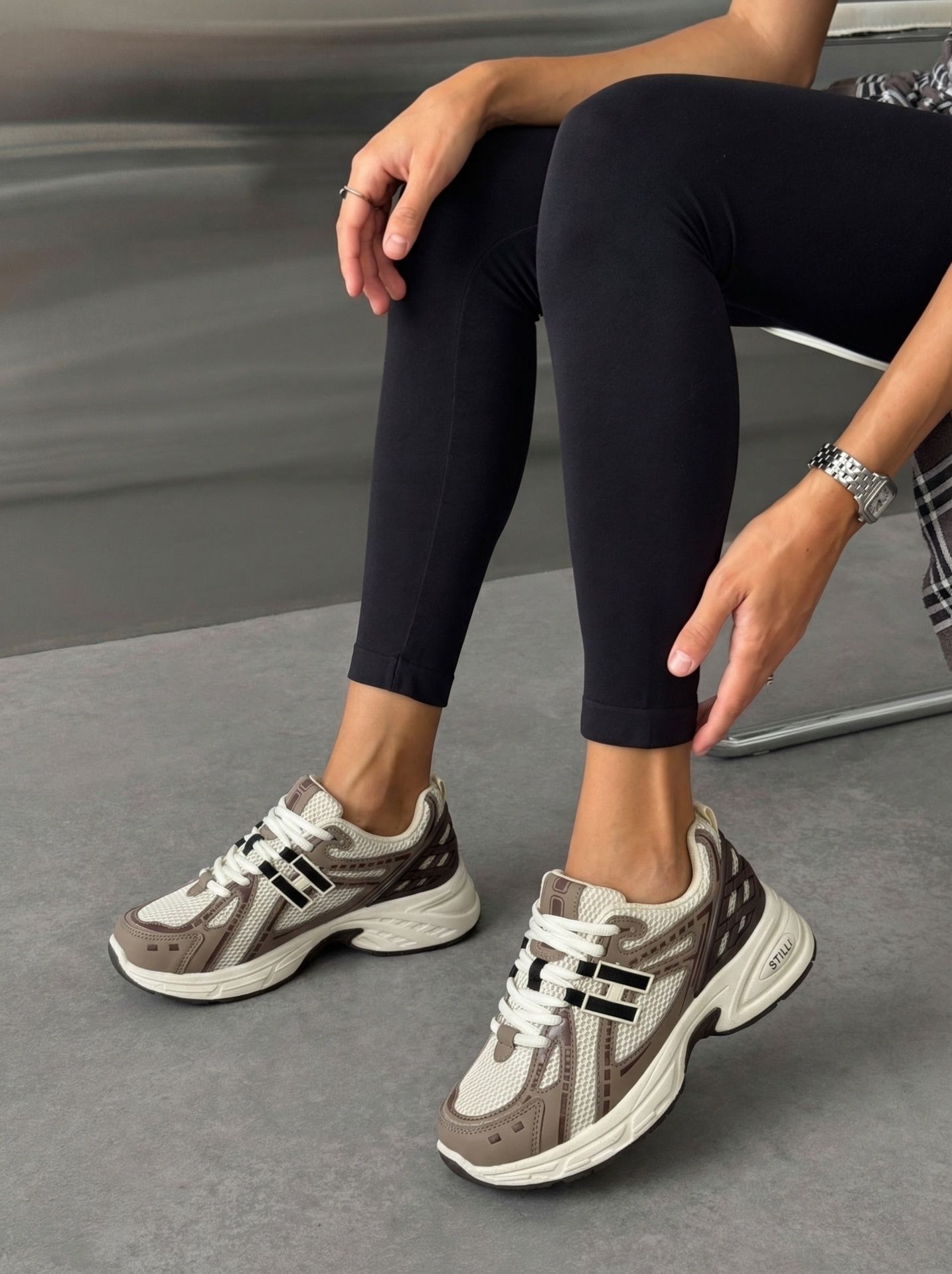 Кросівки з текстильними вставками бежеві