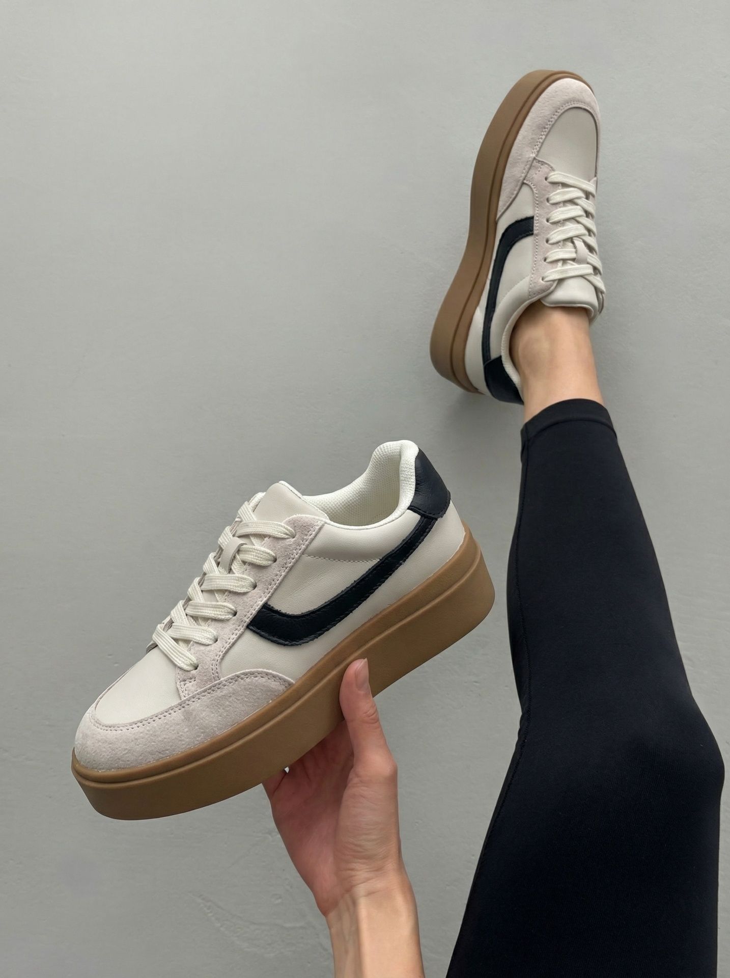 Кеди на високій підошві бежеві