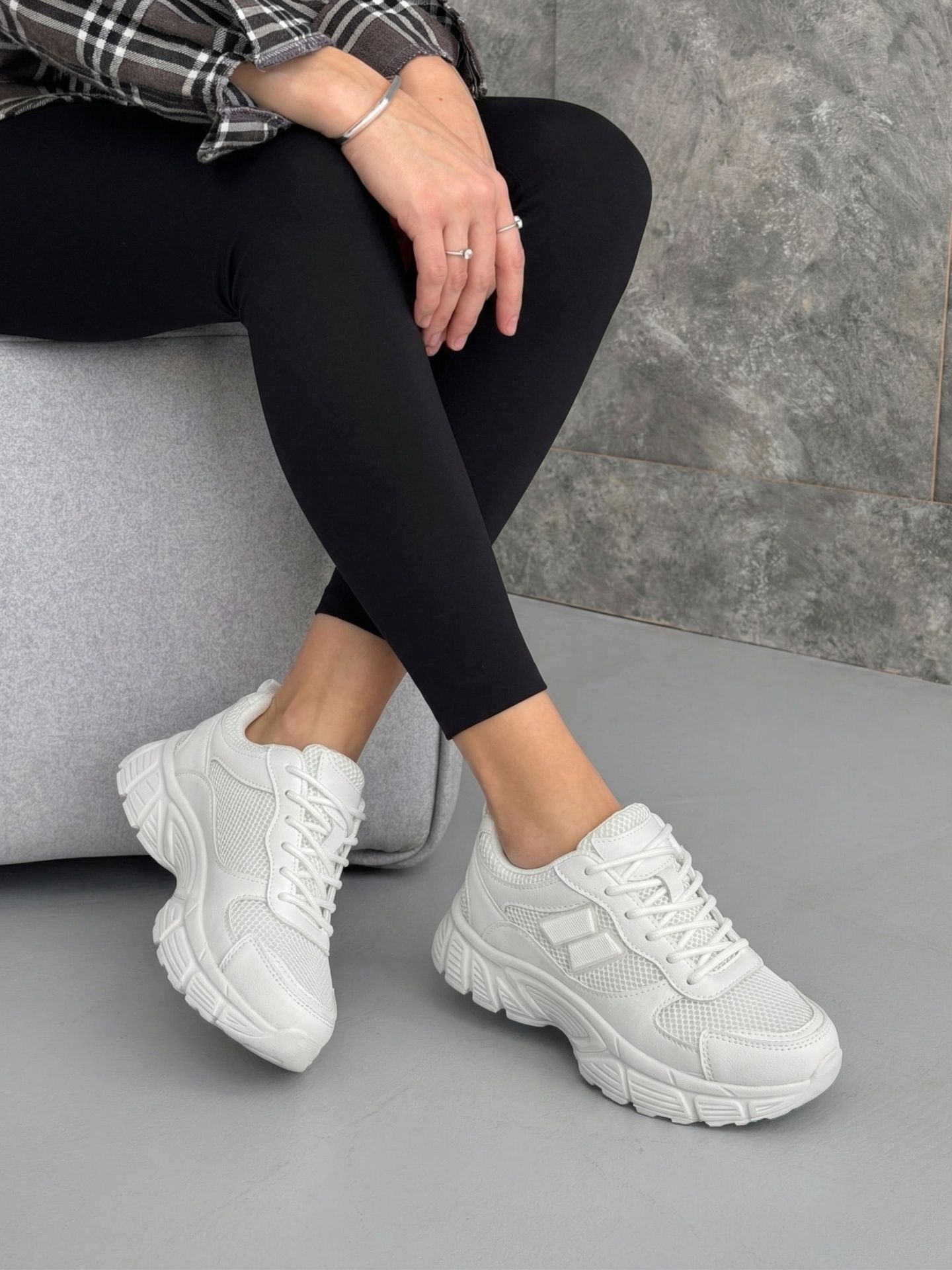 Кросівки на платформі білі