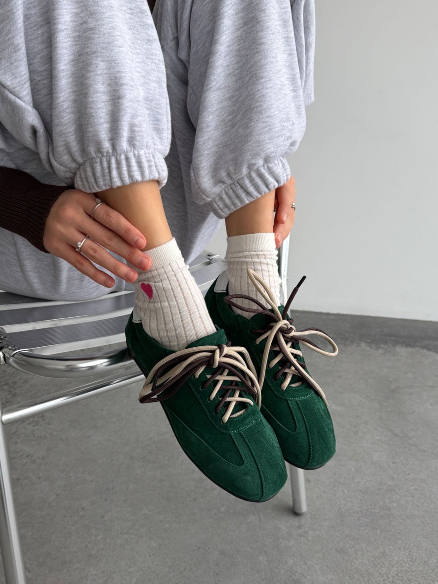 Кеди з акцентними шнурівками зелені