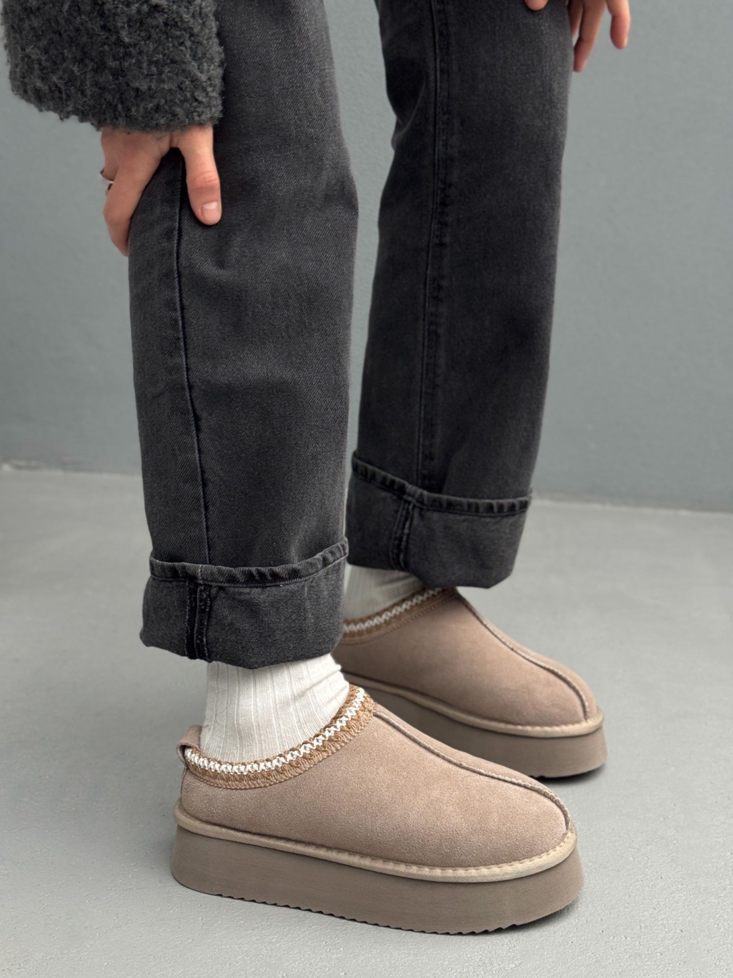 Сноубутси з вишивкою хакі