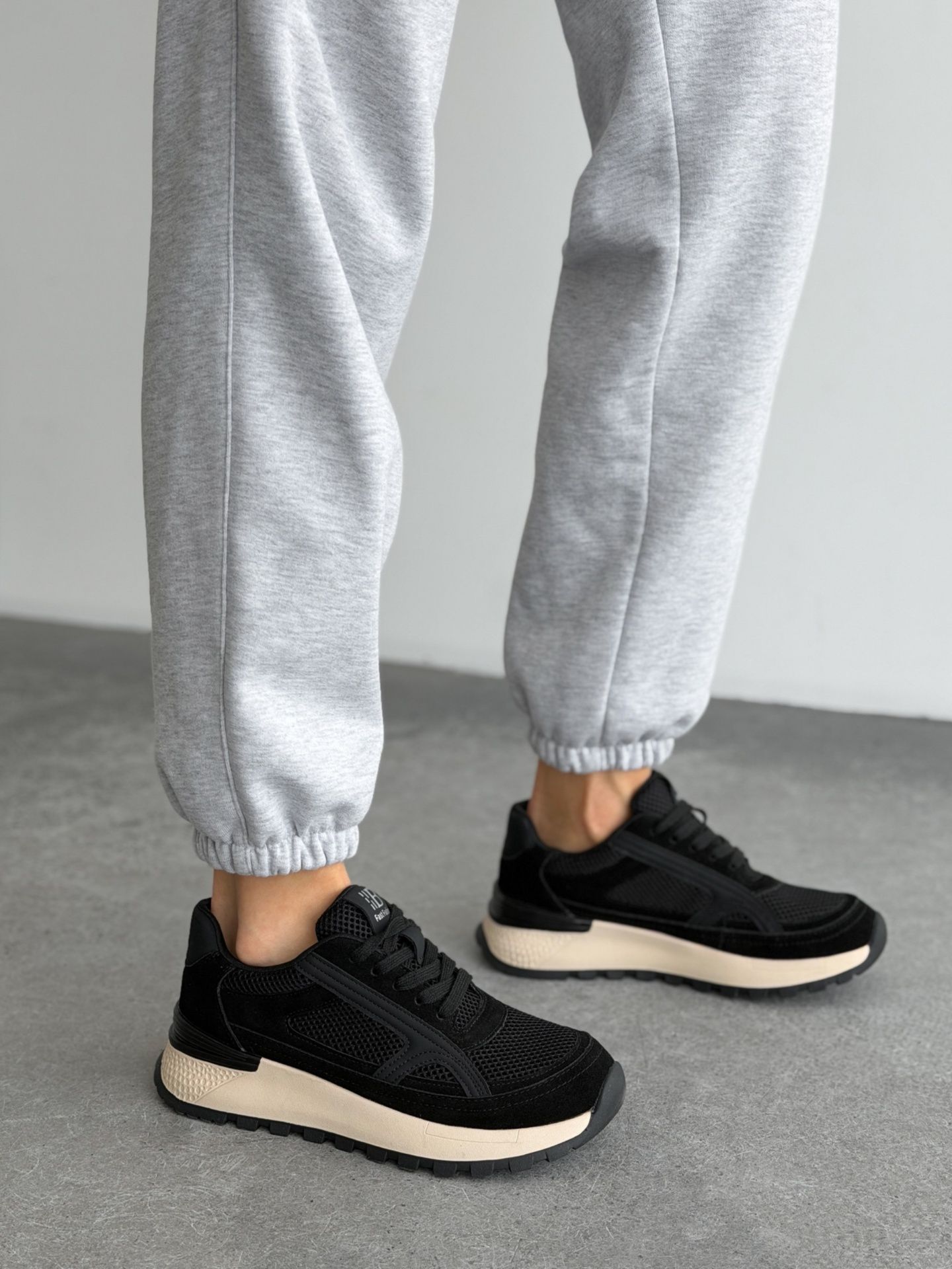 Кросівки з сіткою чорні