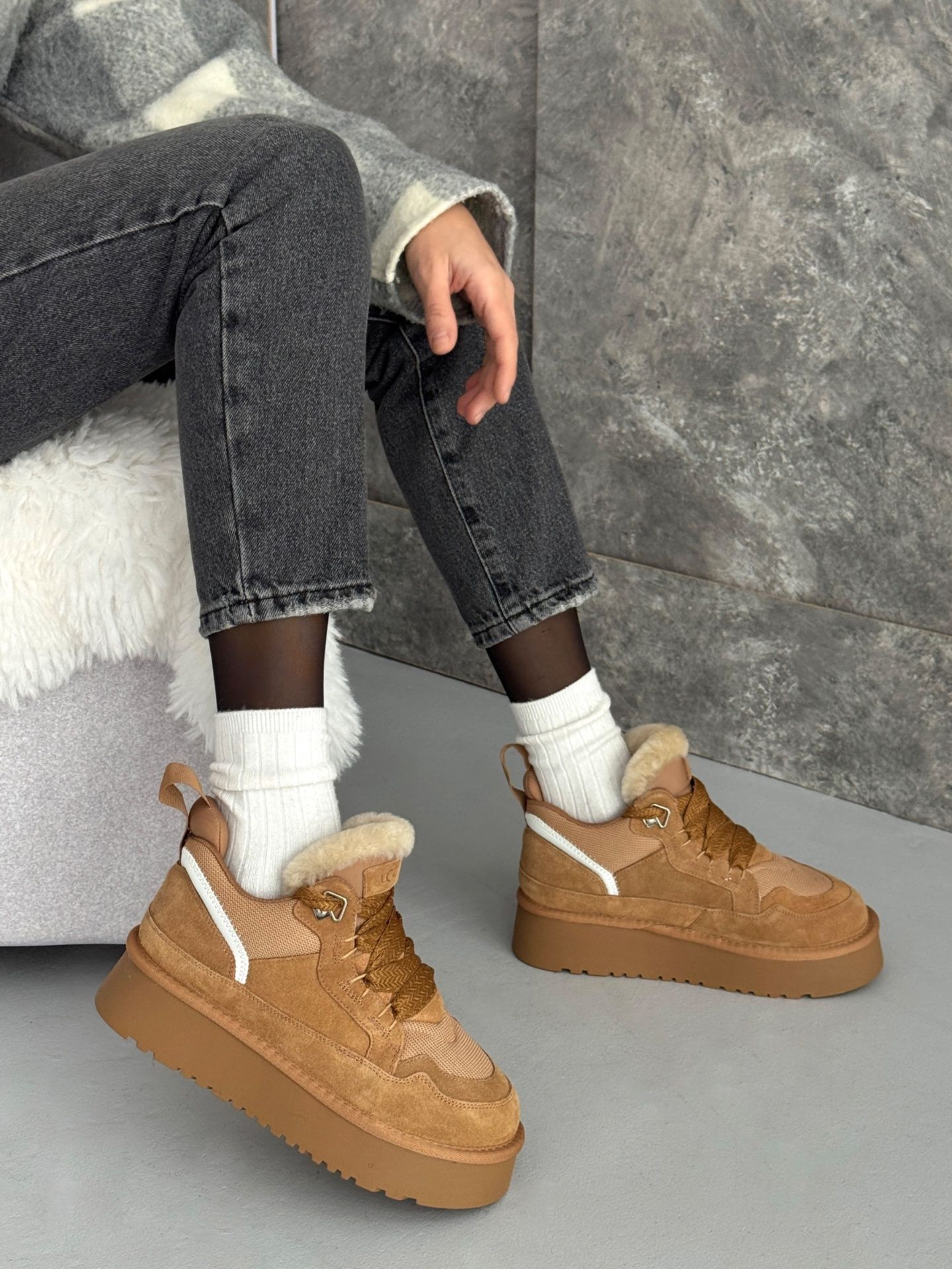 Черевики на платформі зі шнурівками мідні