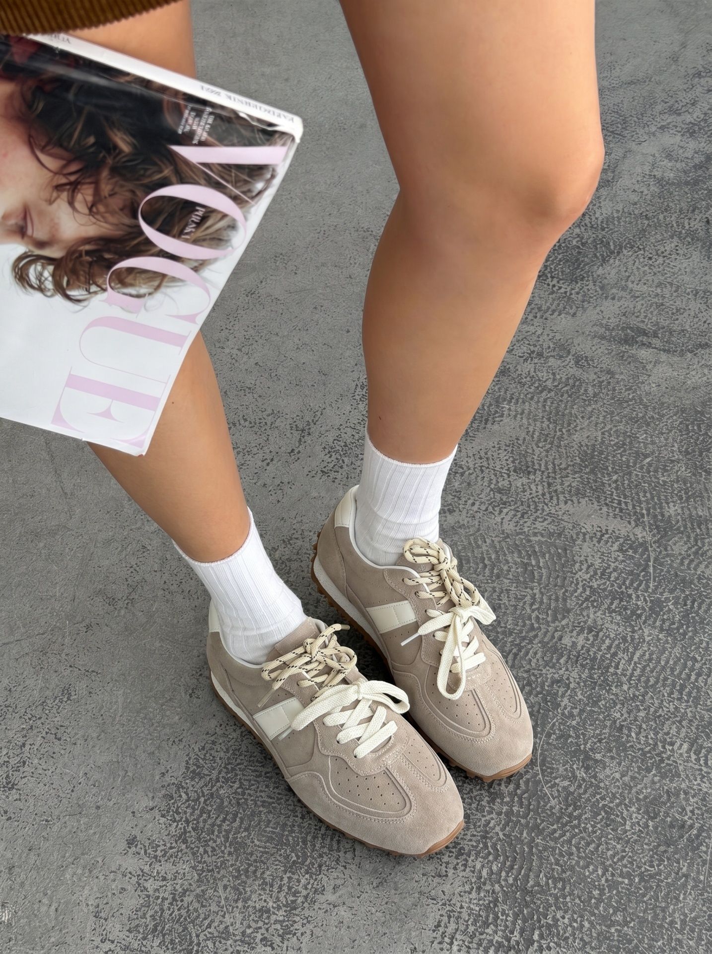 Кеди з акцентними шнурками бежеві