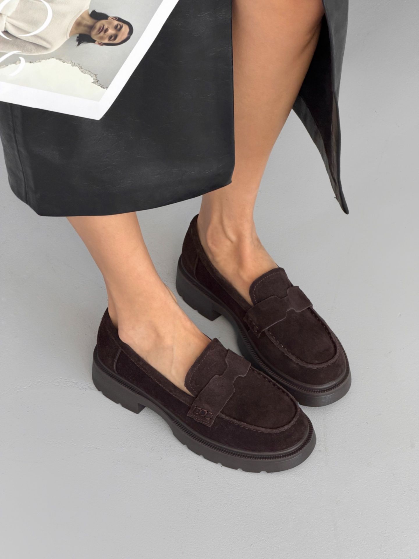 Лофери на платформі брунатні 