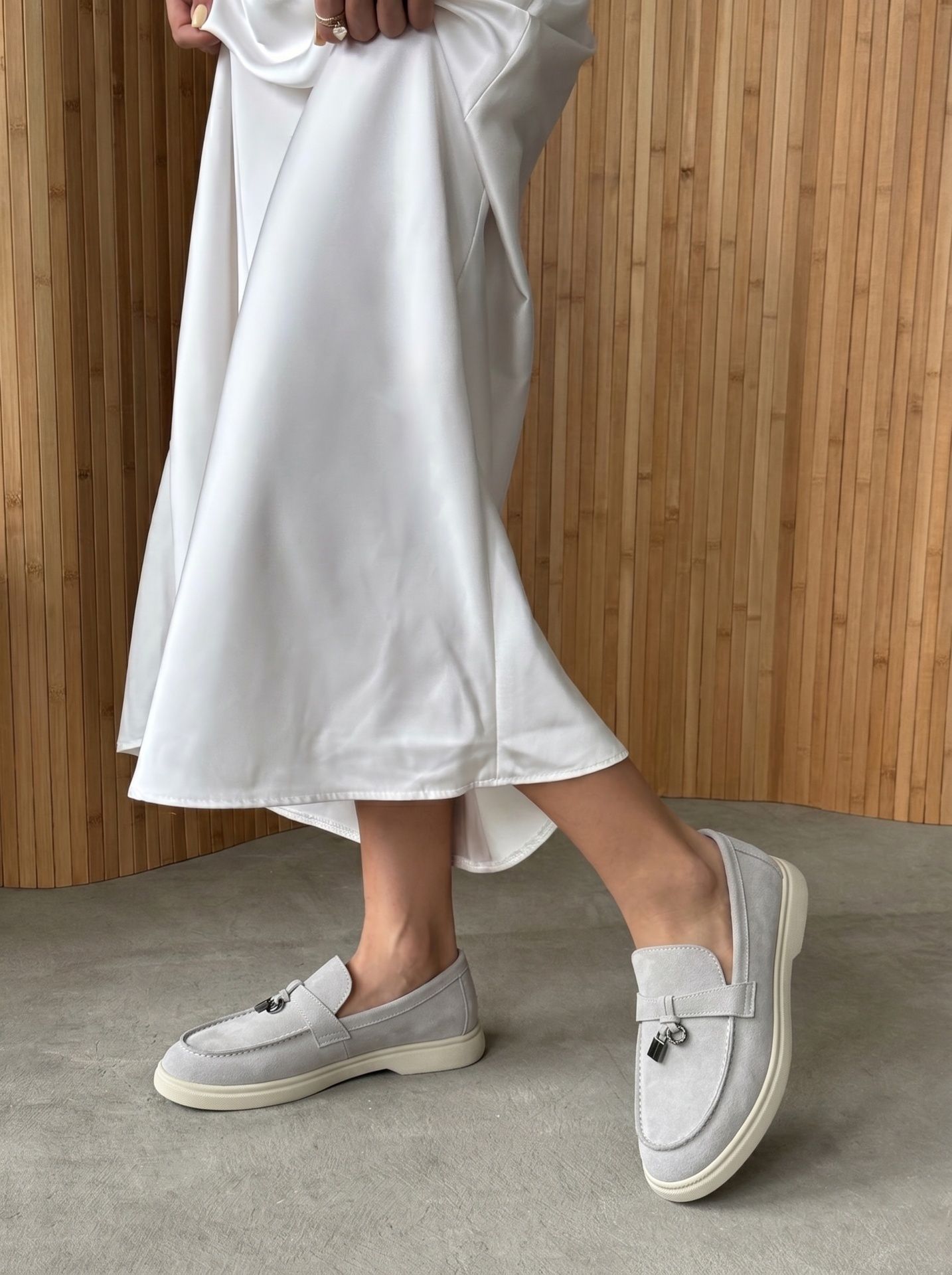 Лофери класичного дизайну сірі