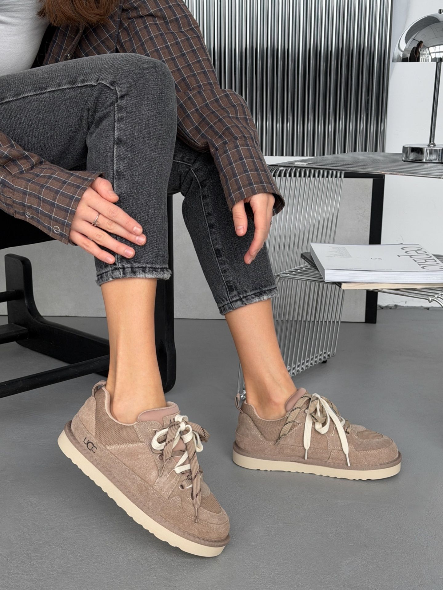 Кеди із подвійними шнурівками блідо-брунатні