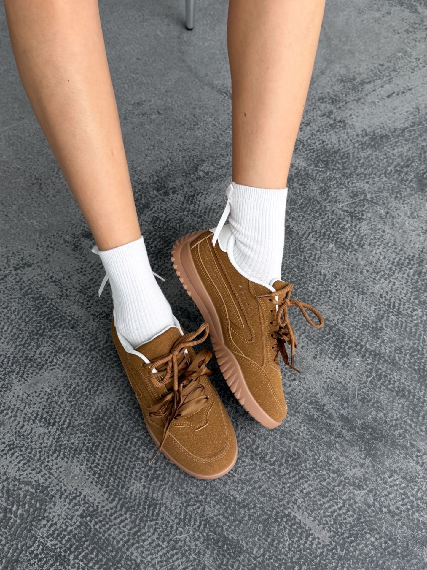 Кеди з акцентними шнурівками гірчичні 