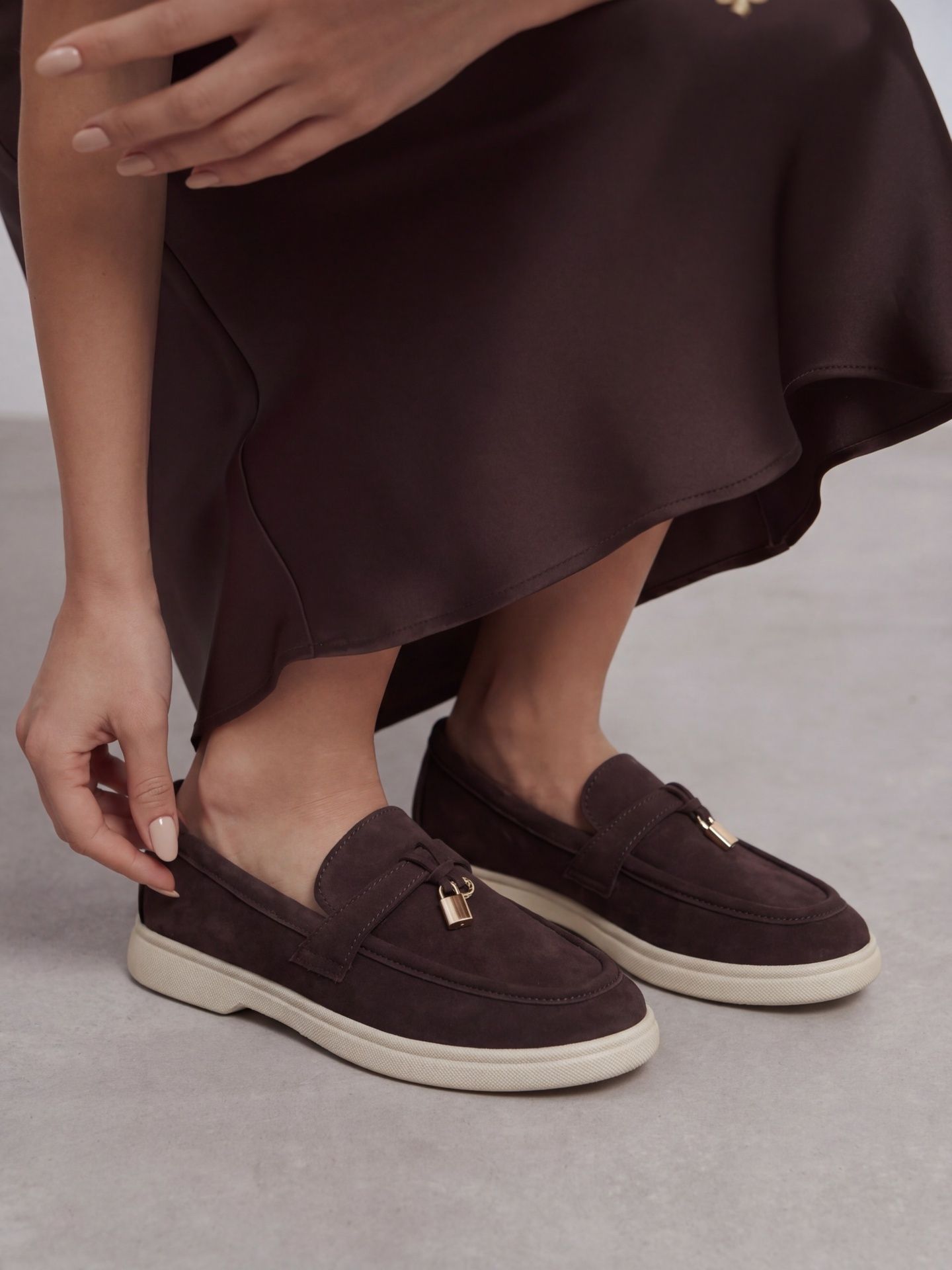 Лофери на світлій підошві бурі