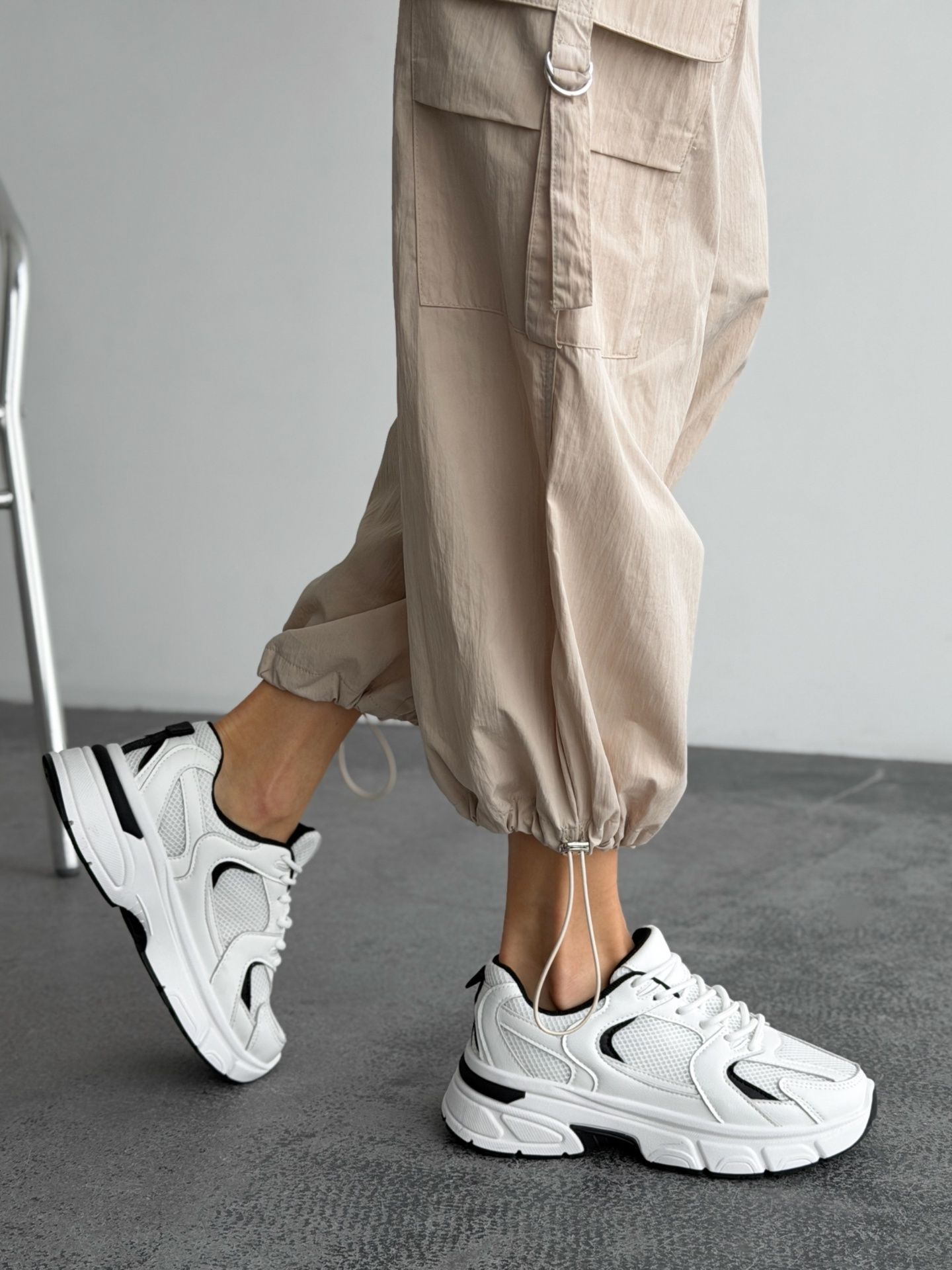 Кросівки на високій підошві білі