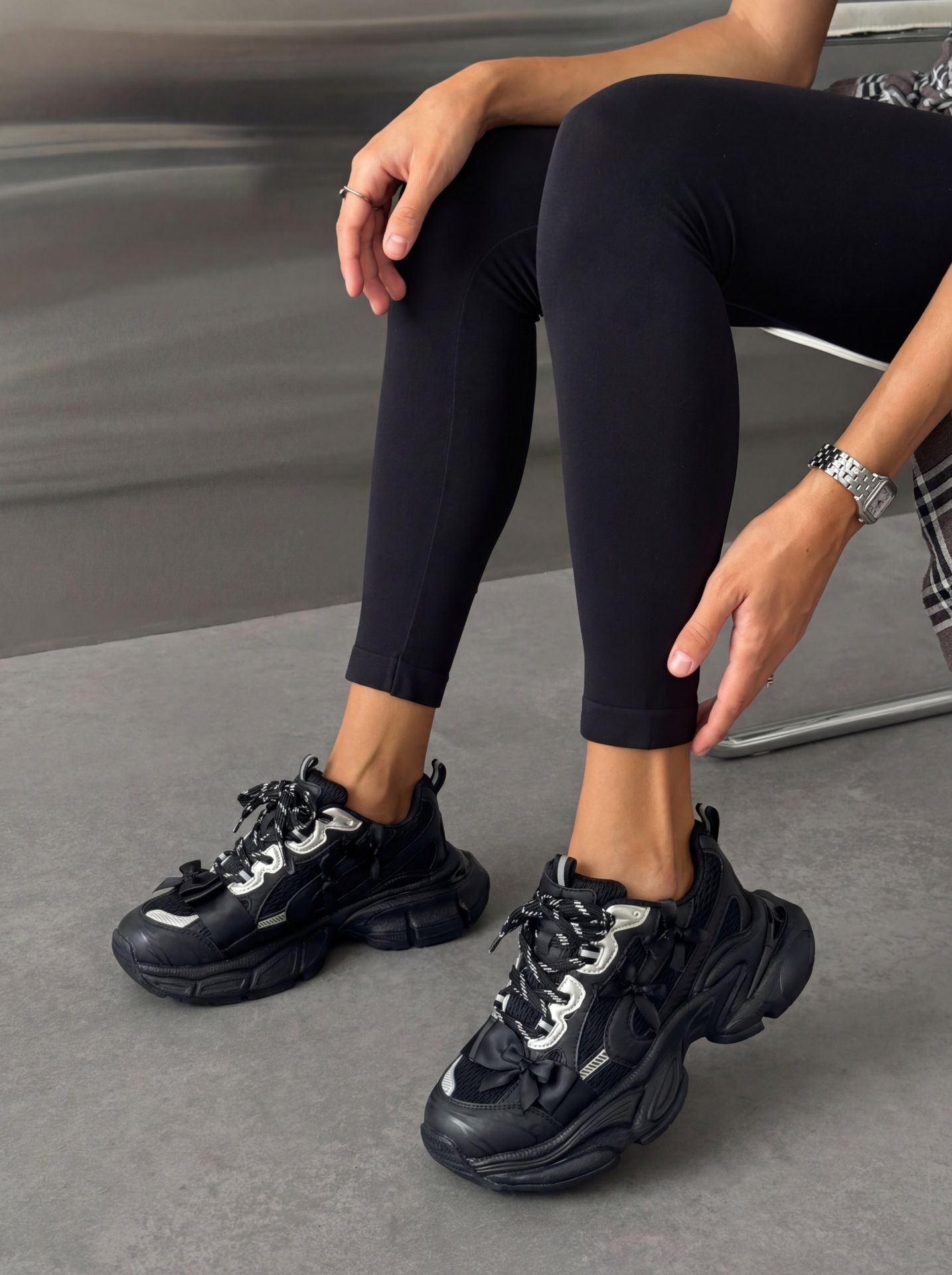 Кросівки з декоративними бантиками чорні