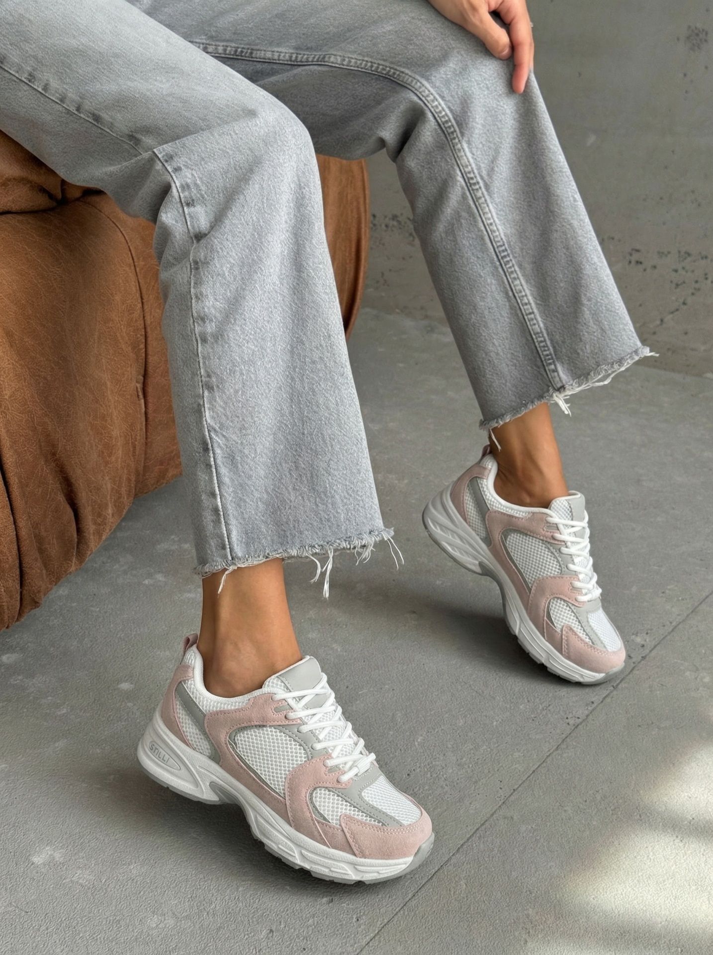 Кросівки з сіткою сіро-рожеві