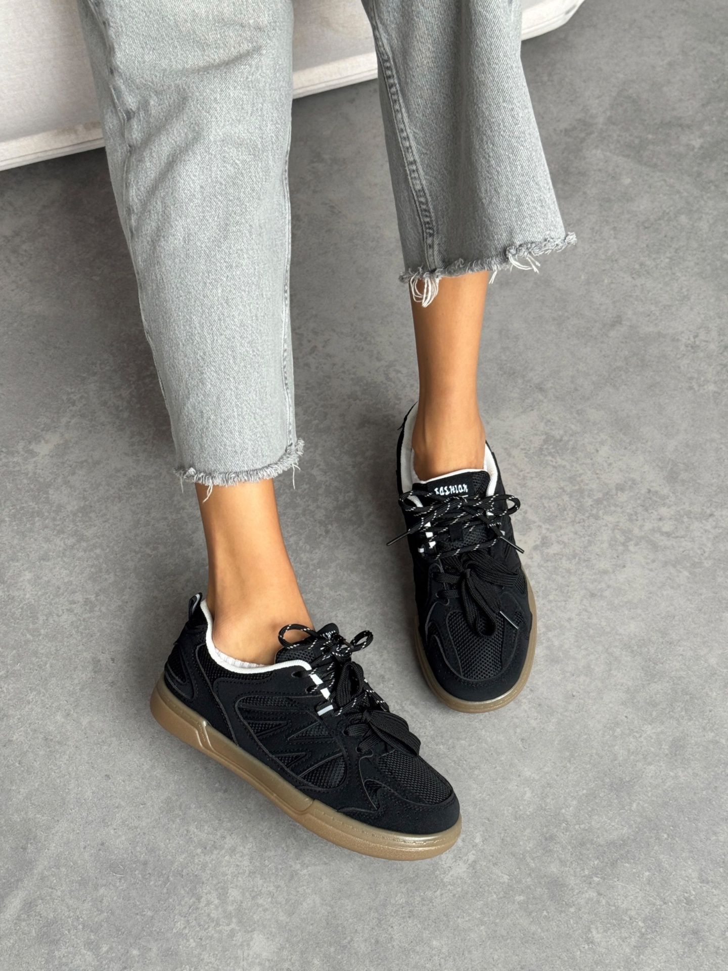 Кеди на низькому ходу зі шнурівками чорні