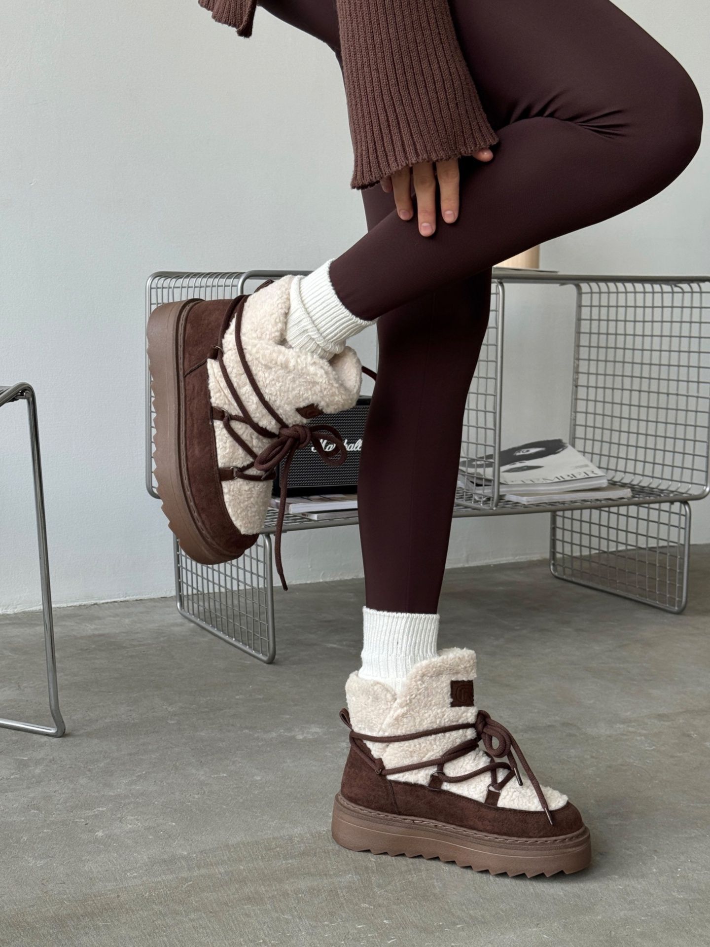 Сноубутси із зав'язками коричневі