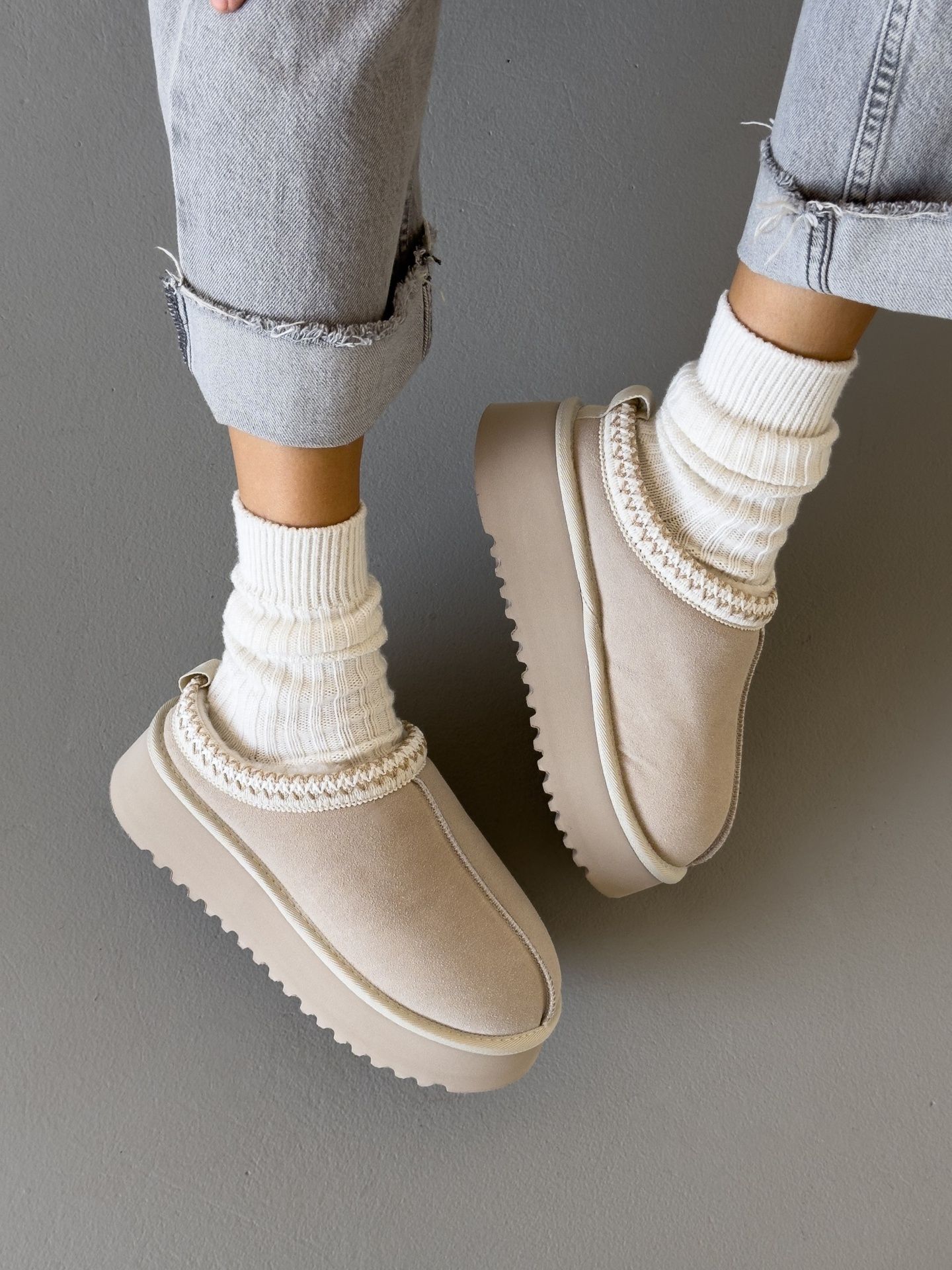 Сноубутси з вишивкою бежеві