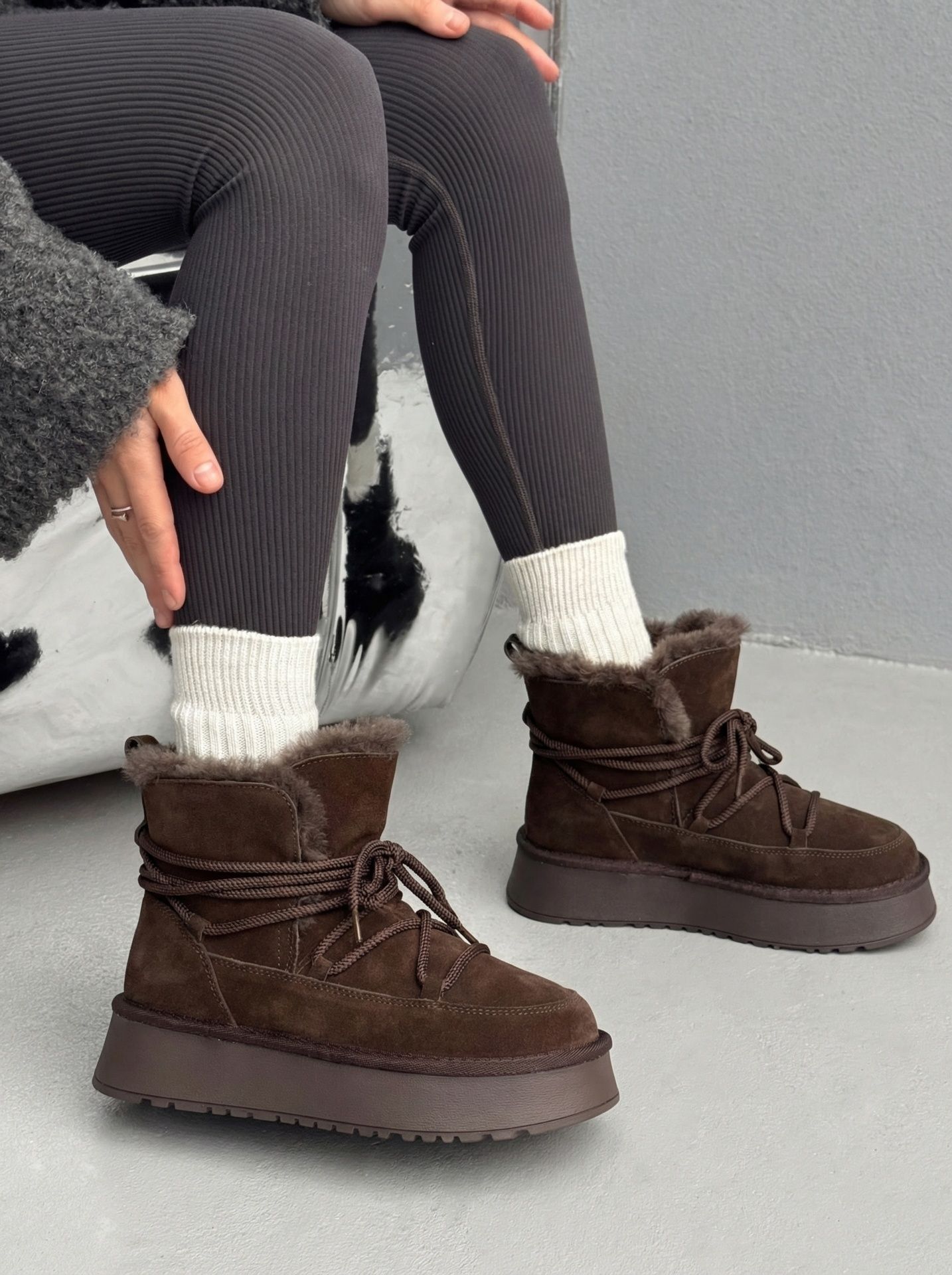 Сноубутси із зав'язками темно-брунатні