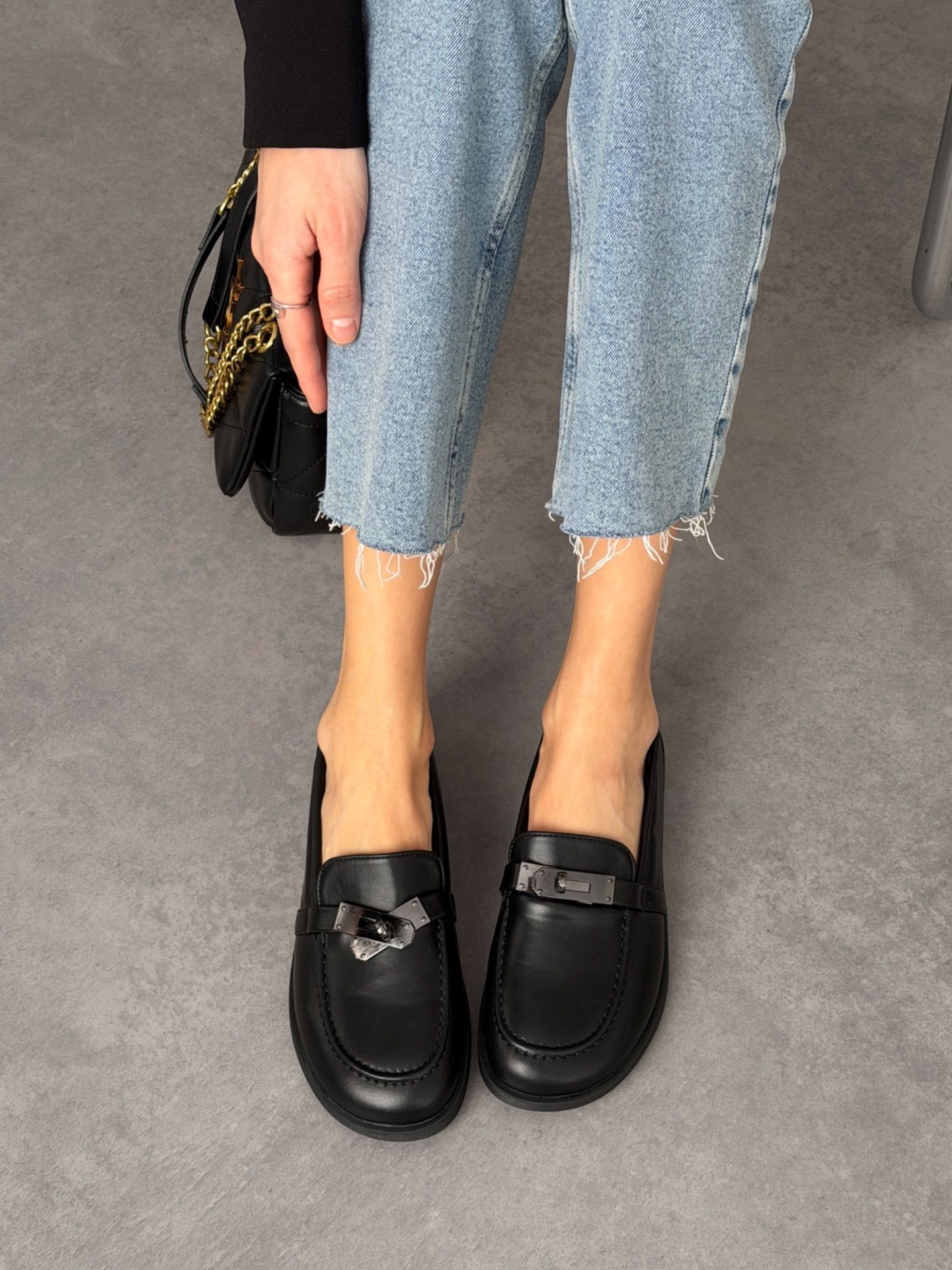 Лофери з елегантним ремінцем чорні