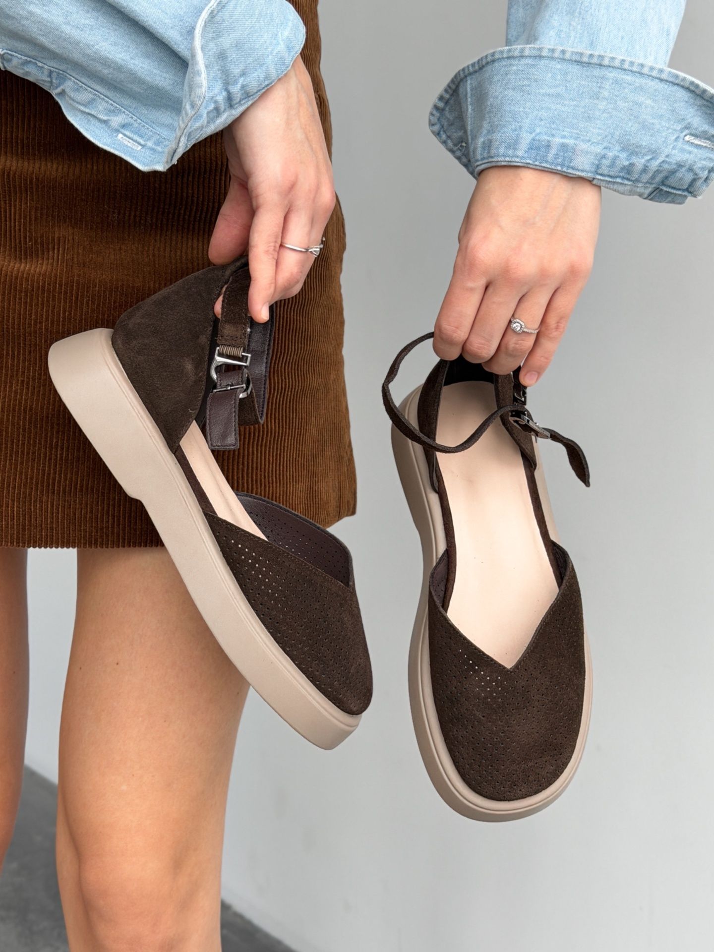 Туфлі з ремінцем темно-брунатні