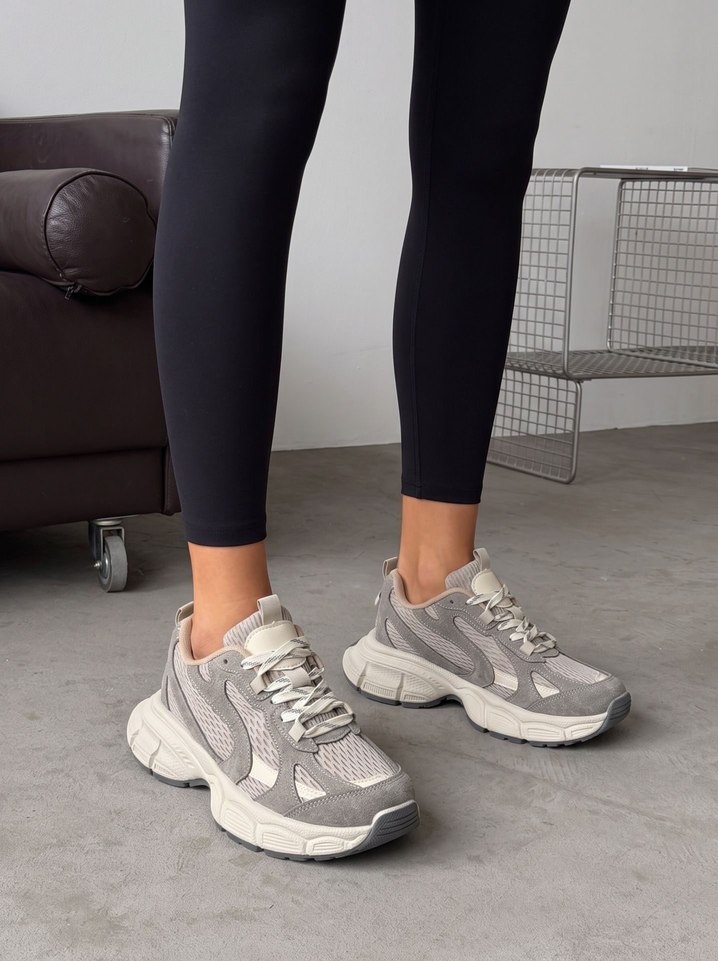 Кросівки сітчасті бежево-сірі