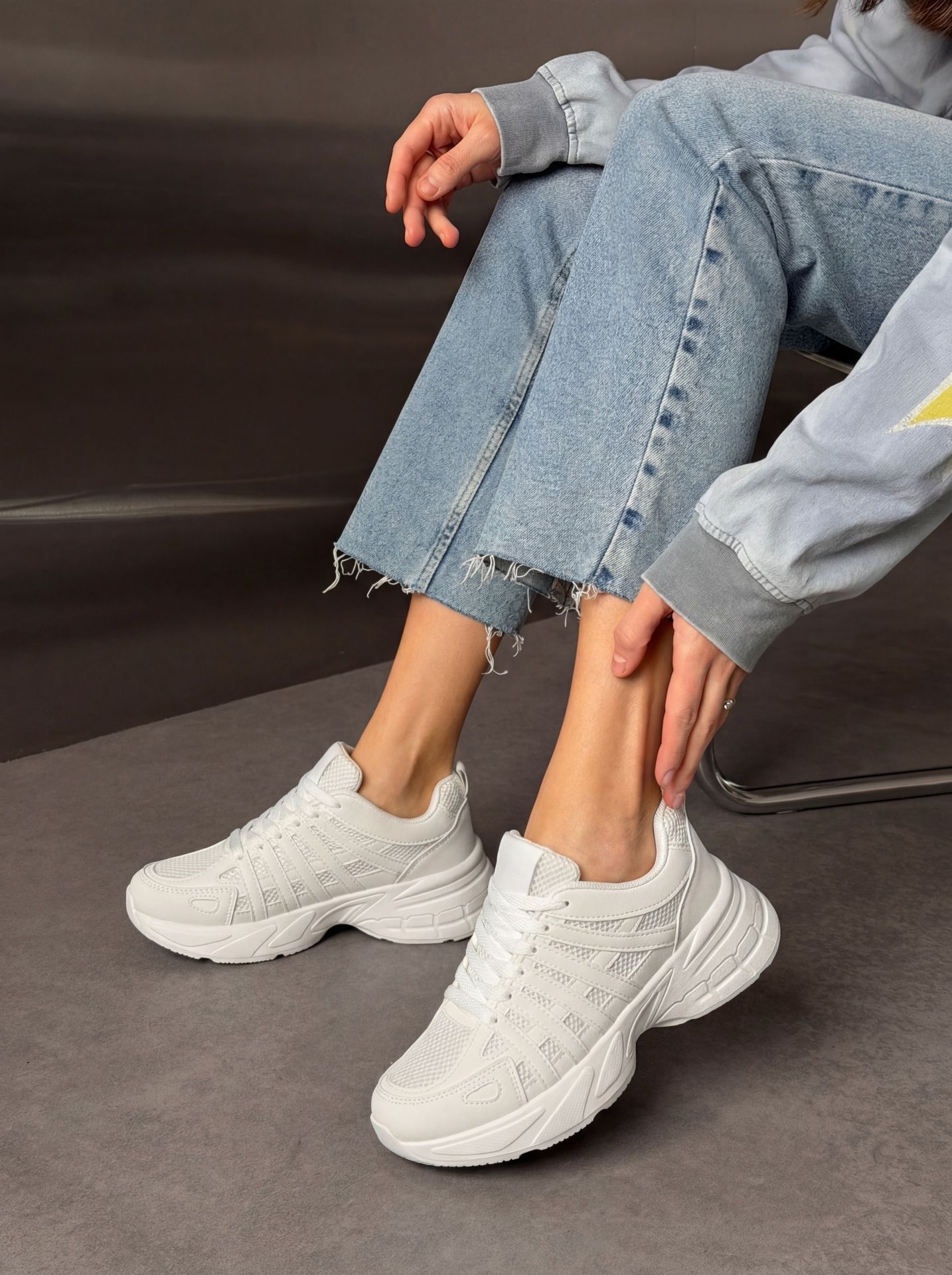 Кросівки повсякденні білі