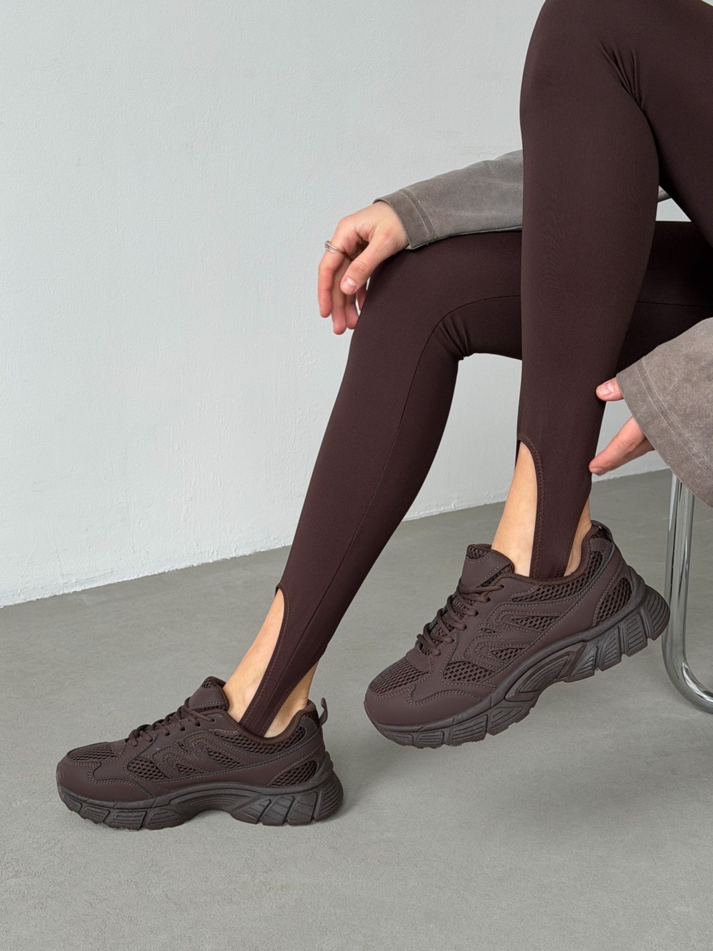 Кросівки з сіткою шоколадні