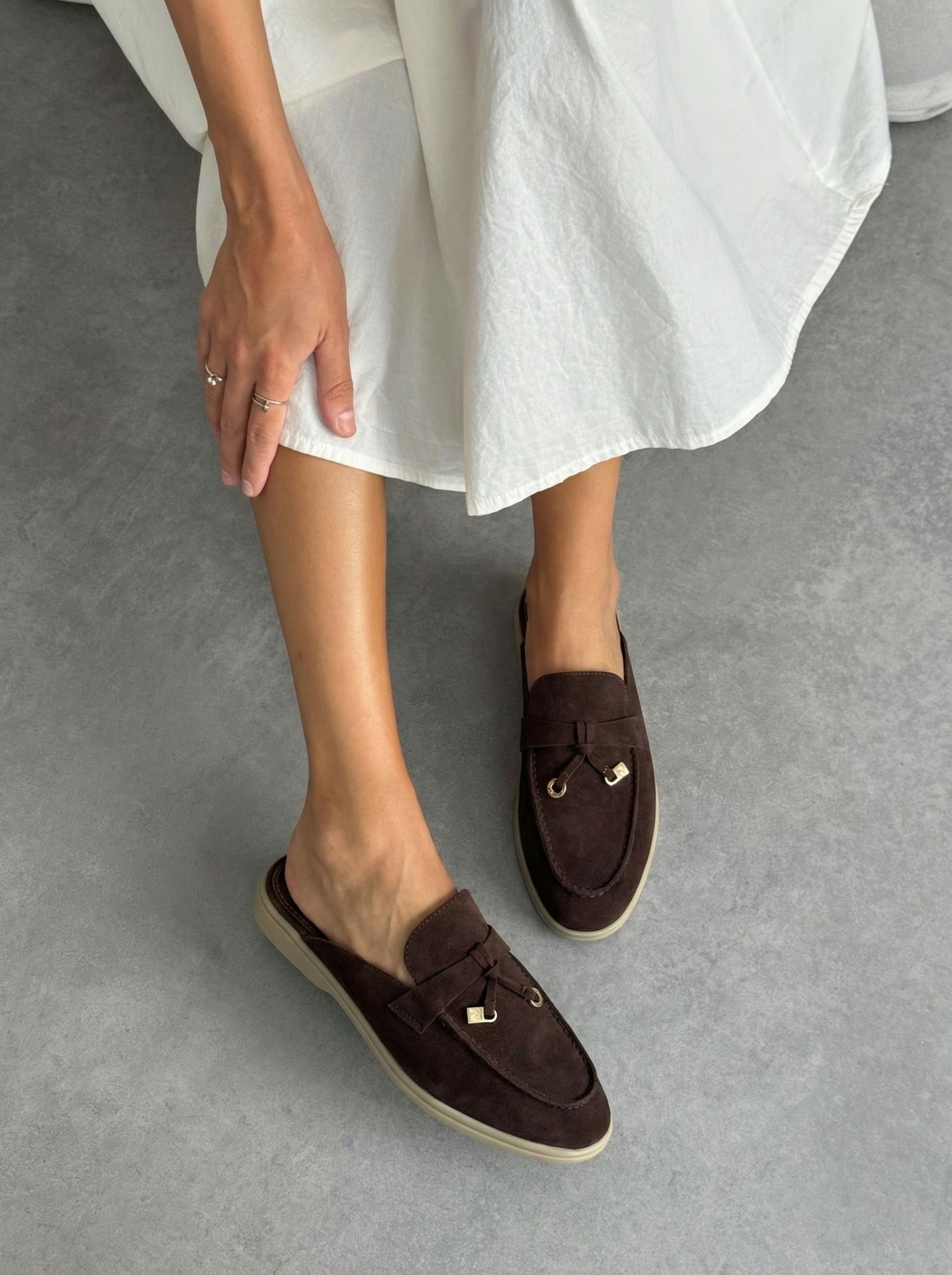 Мюлі з декоративною фурнітурою темно-брунатні