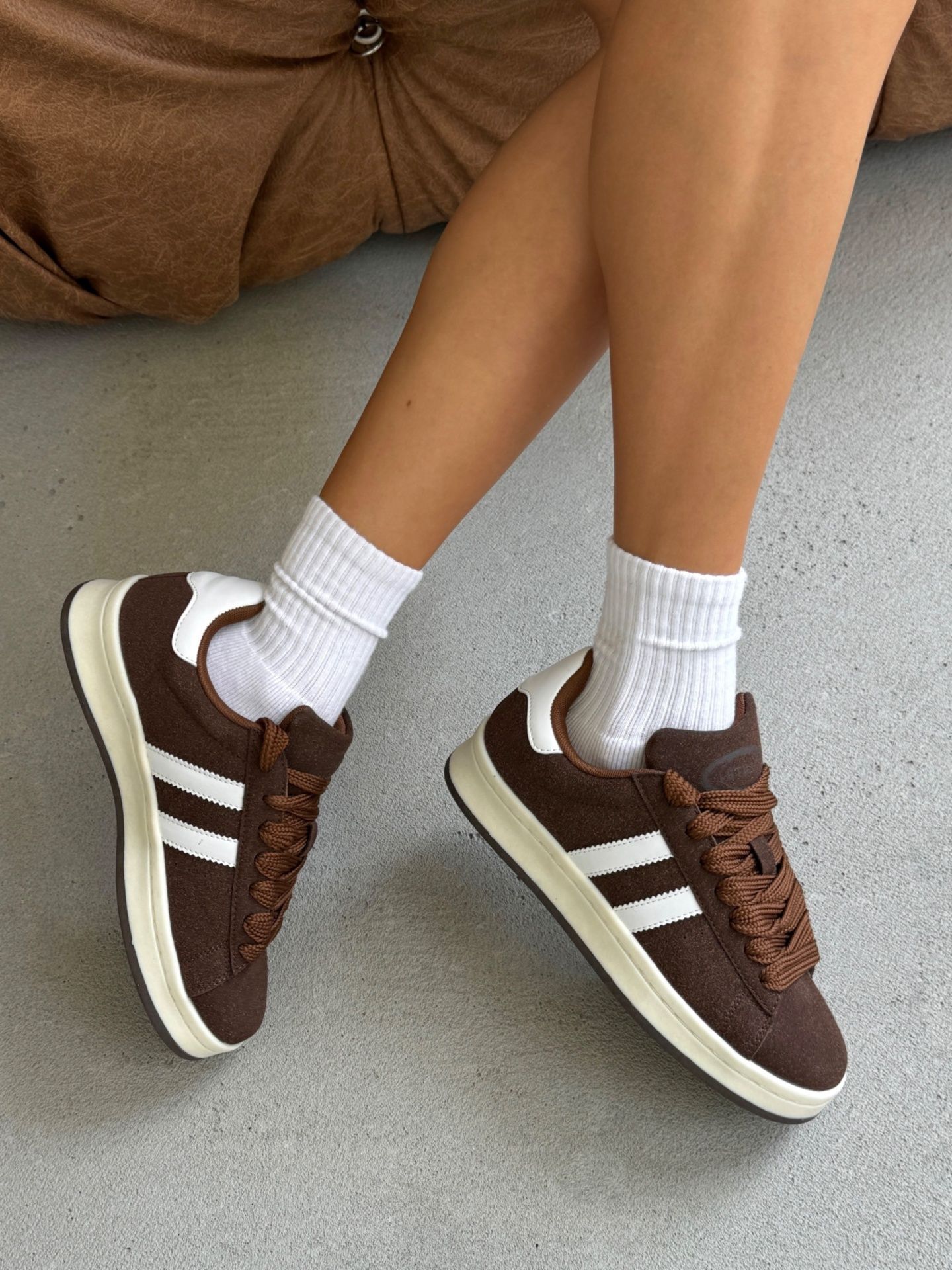 Кеди коричневі з білими вставками