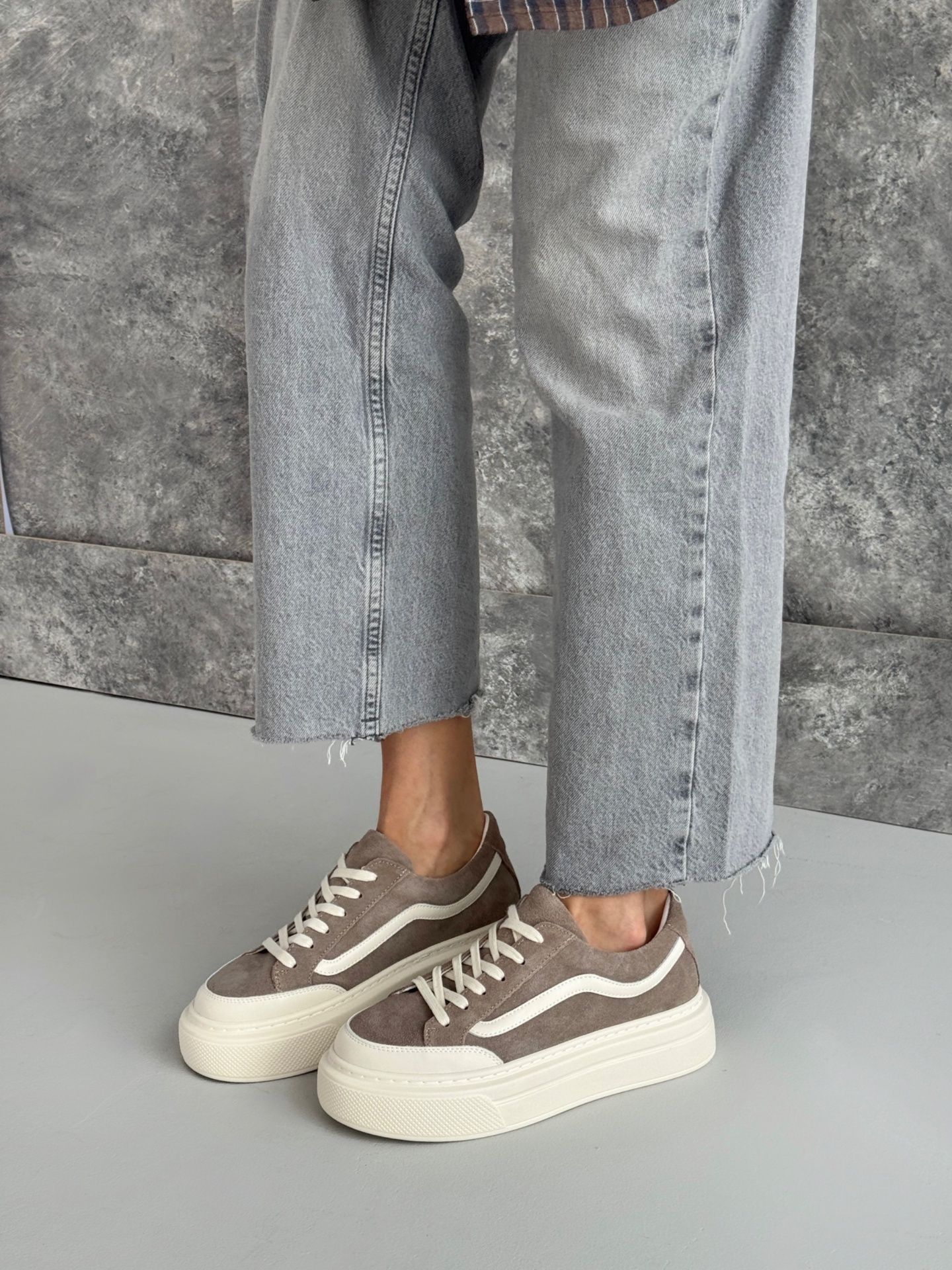 Кеди хакі з бежевою вставкою